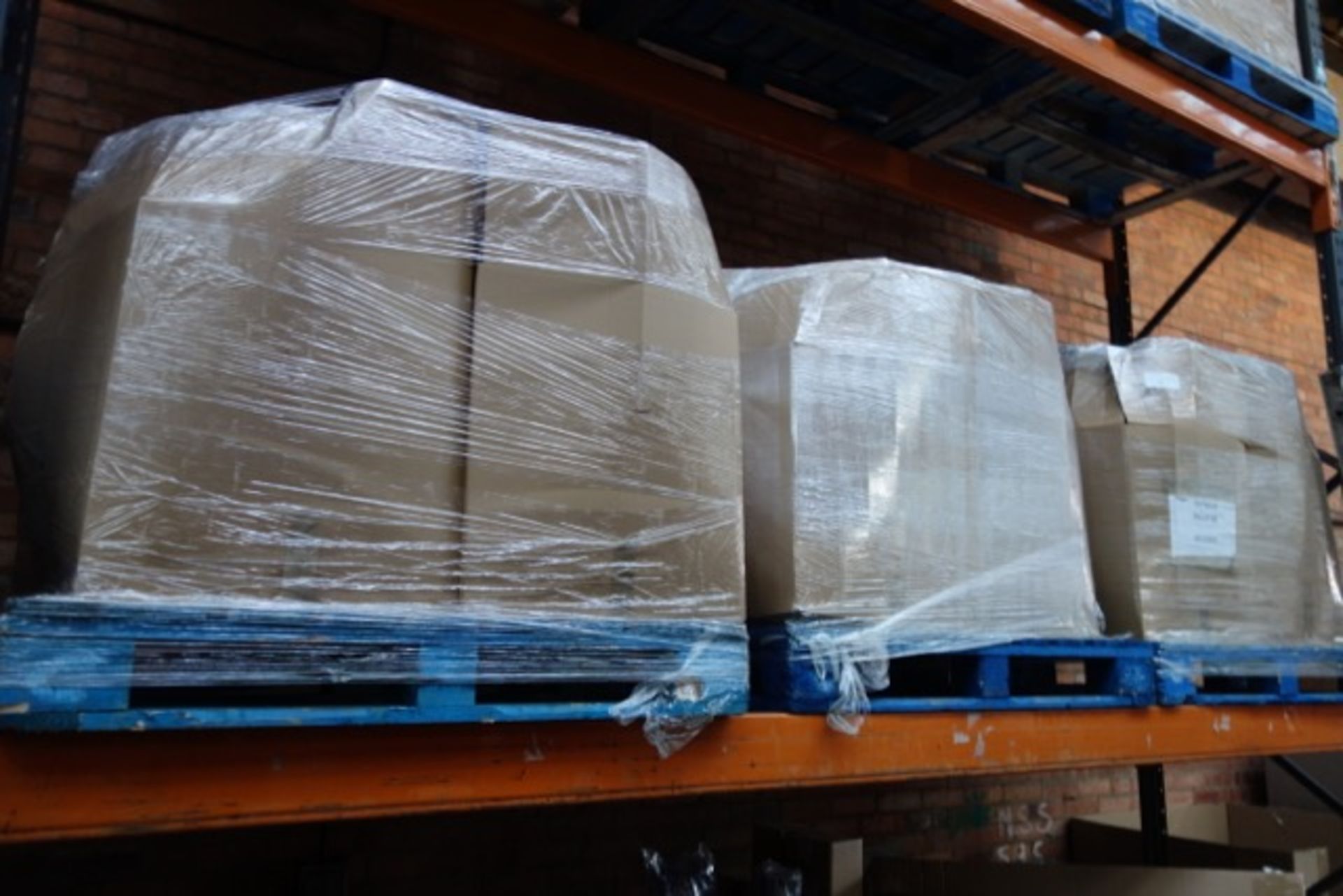 Large Pallet of Various Asda Textiles to include items such as: curtains, throws, pillows, - Image 2 of 8