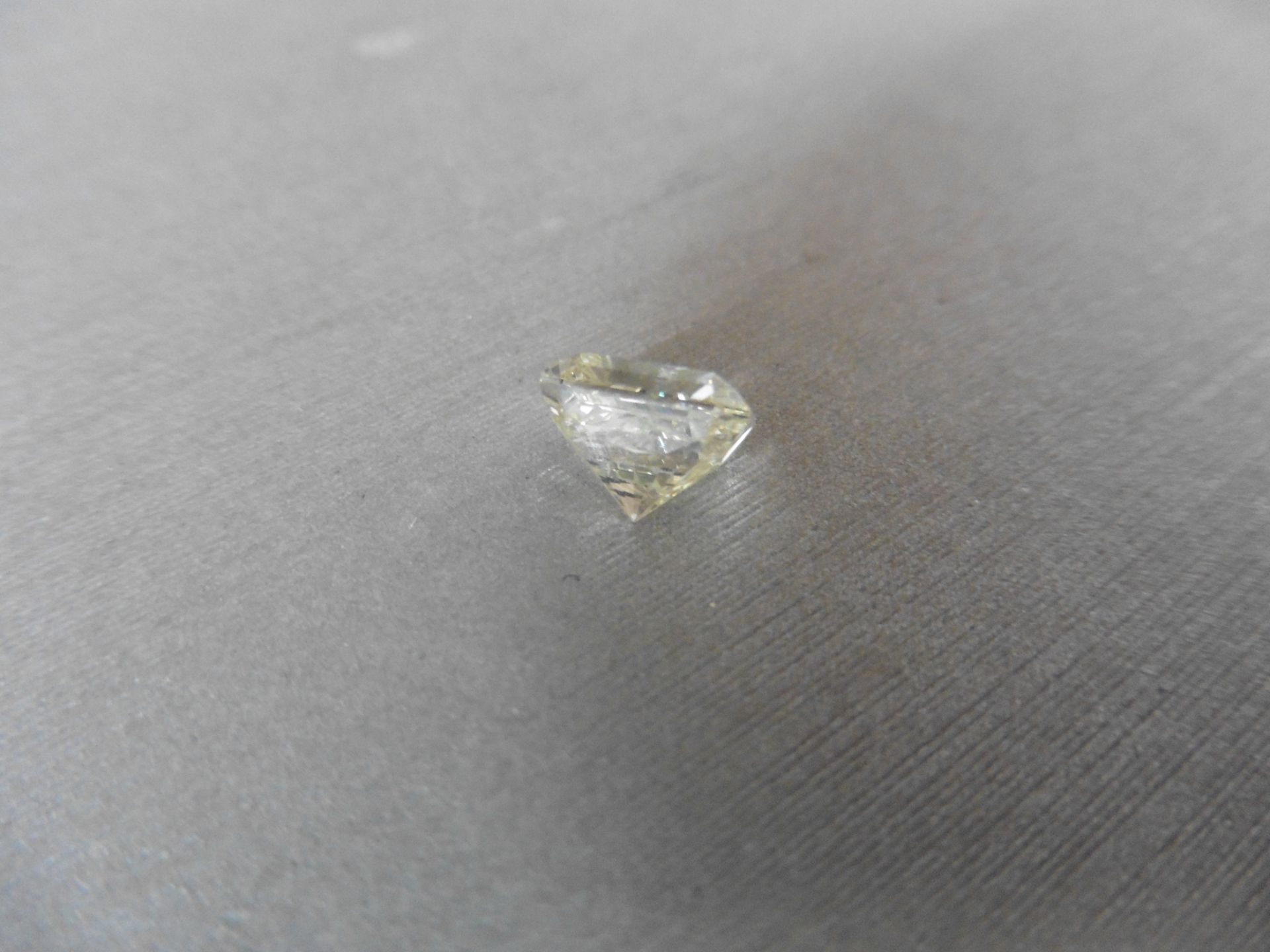 2.65ct single radiant cut diamond. Measures 7.82 x 6.94 x 5.95mm. K-L colour and Si clarity. - Image 3 of 5