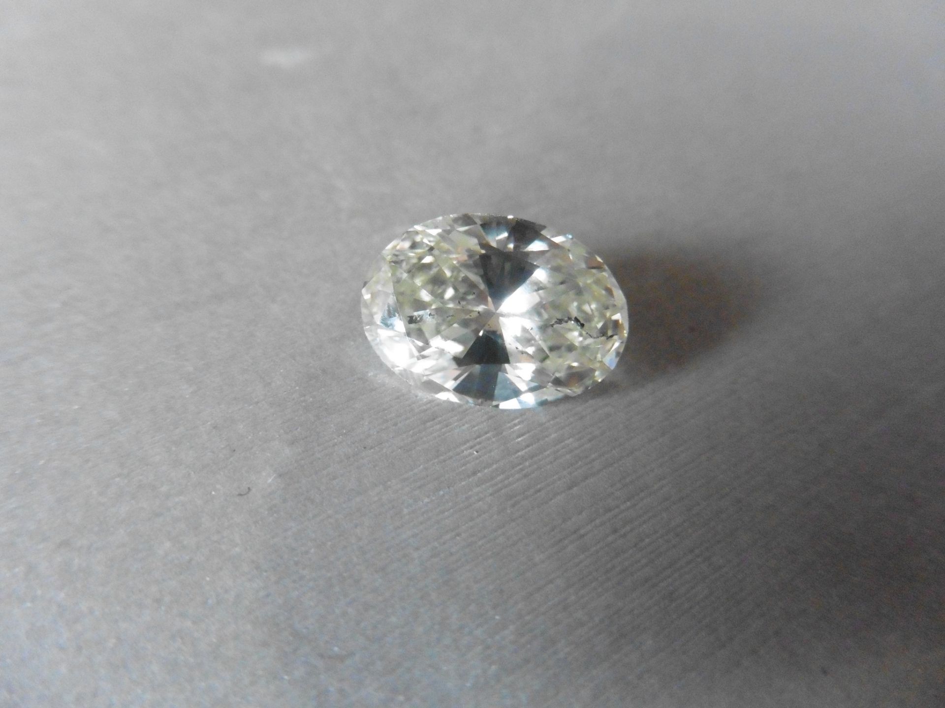 6.05ct single oval cut diamond. Measures 14.44 x 10.33 x 6.17mm. K-L colour, Si clarity. - Image 5 of 5