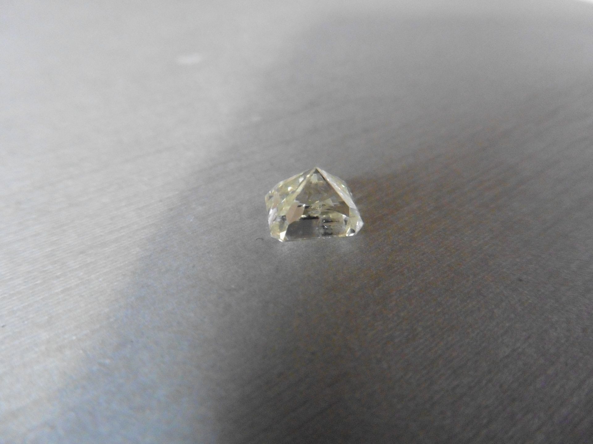 2.65ct single radiant cut diamond. Measures 7.82 x 6.94 x 5.95mm. K-L colour and Si clarity. - Image 5 of 5