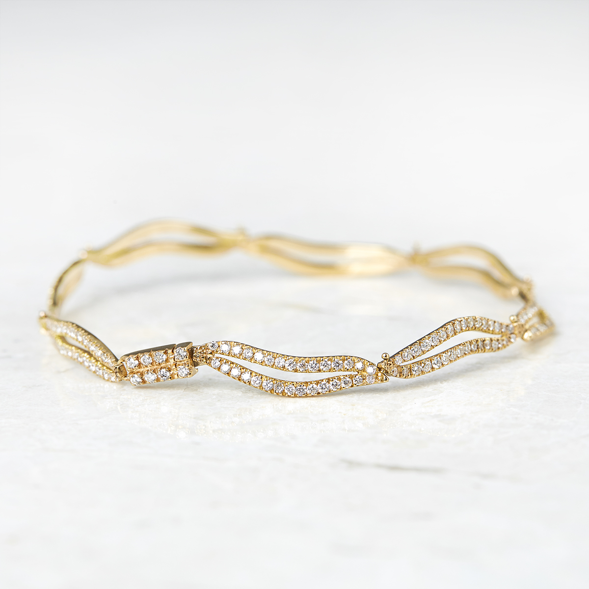 Unbranded 18k Yellow Gold 2.56ct Diamond Wavy Link Bracelet - Image 2 of 6