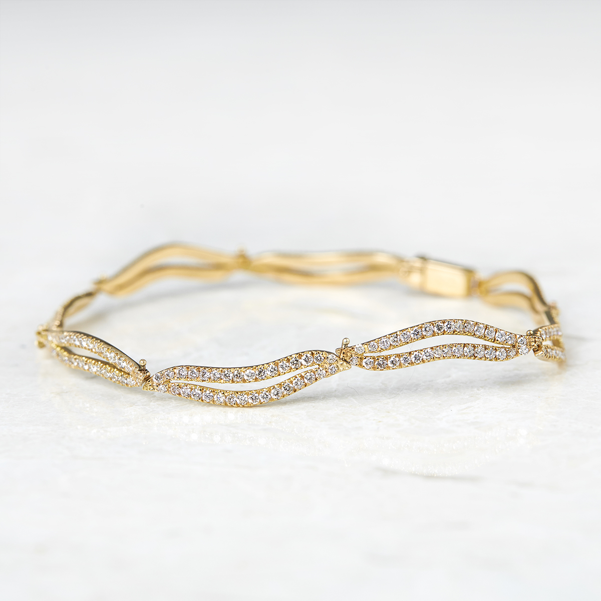 Unbranded 18k Yellow Gold 2.56ct Diamond Wavy Link Bracelet