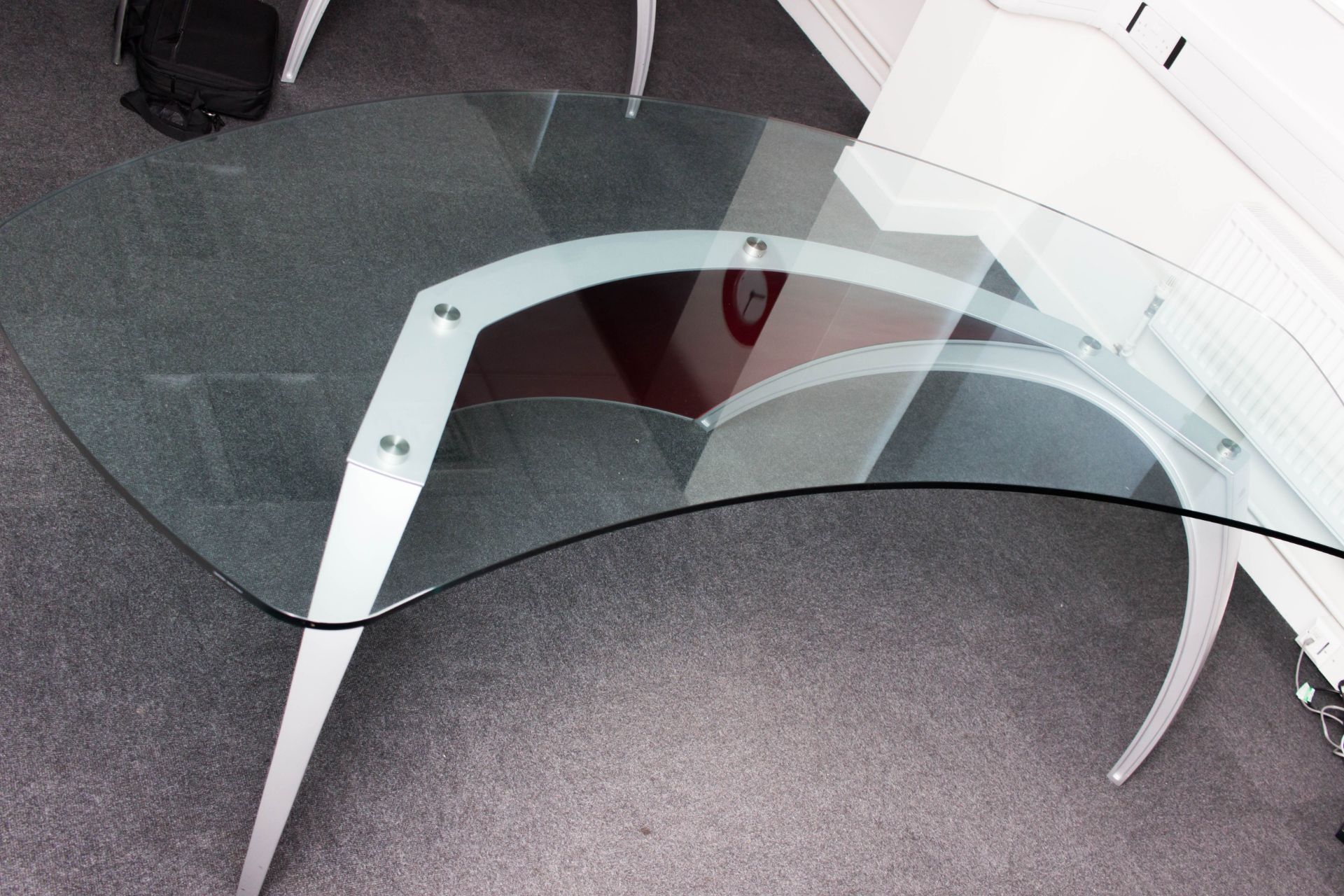 The Uffix Luna Executive Desk designed by the Italian Ferrari designer Pininfarina. - Image 4 of 9