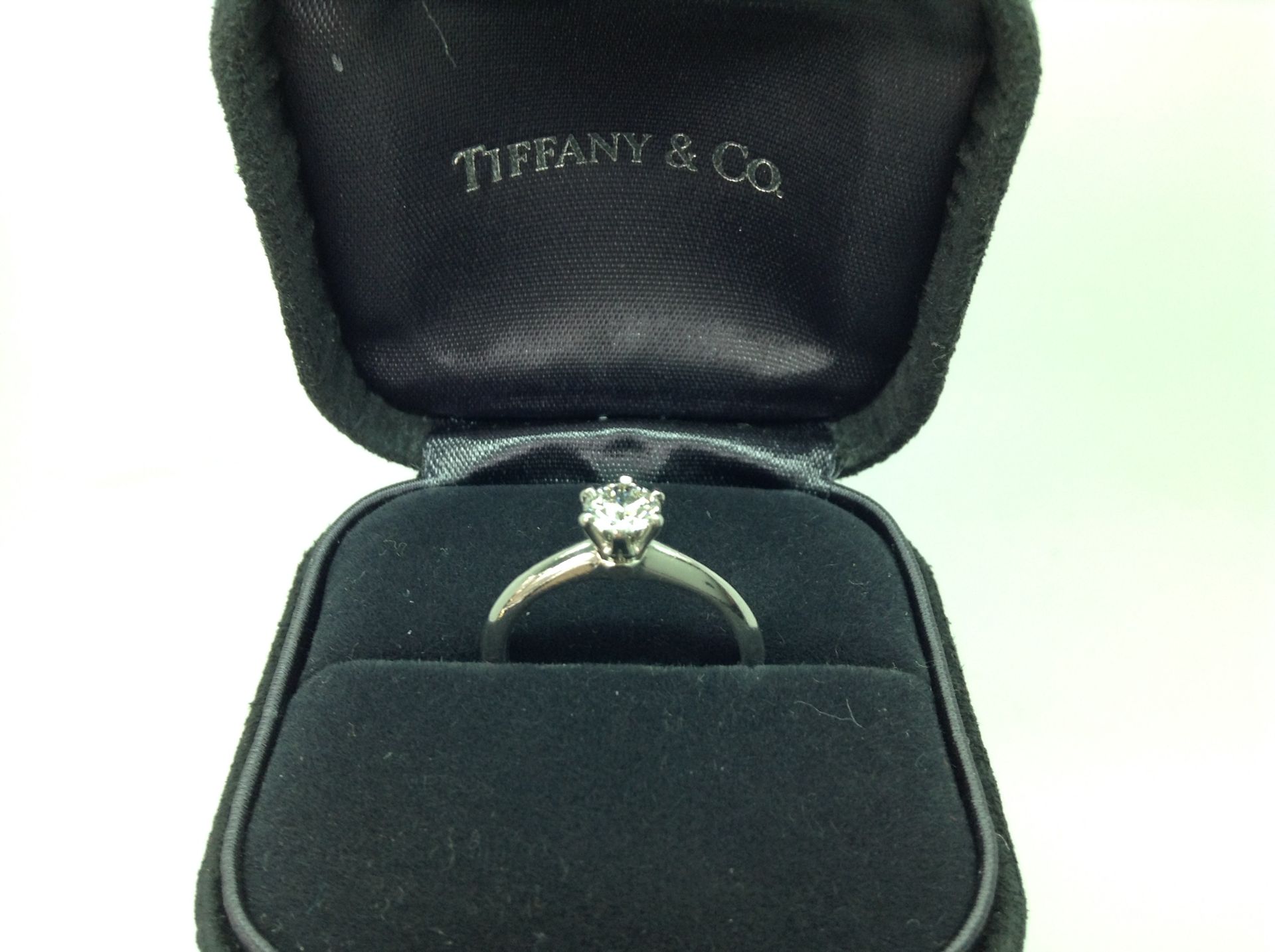 TIFFANY & CO DIAMOND PLATINUM ENGAGEMENT RING - Image 4 of 4