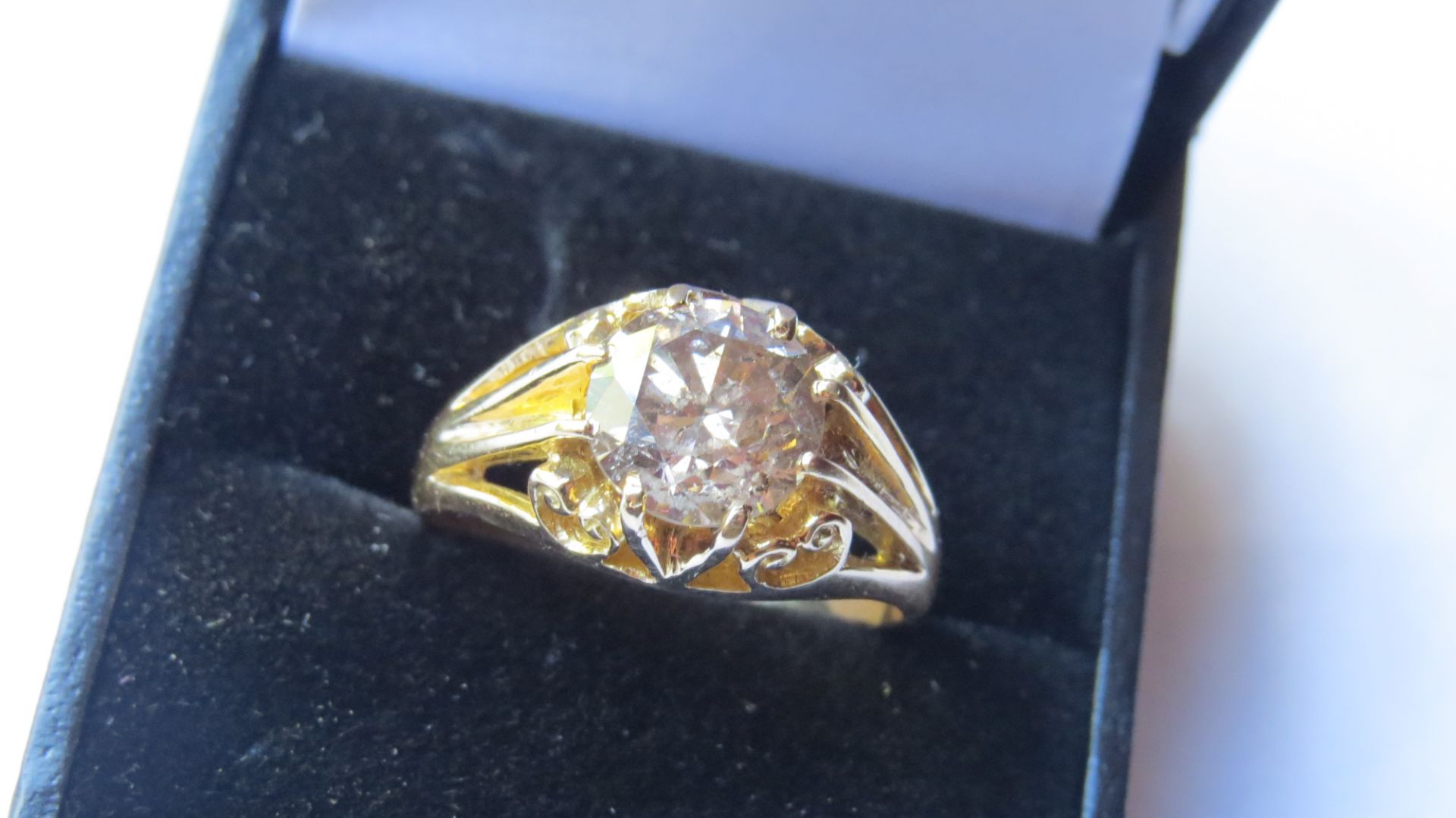 An 18ct Yellow Gold Diamond Solitaire Ring - Image 2 of 3