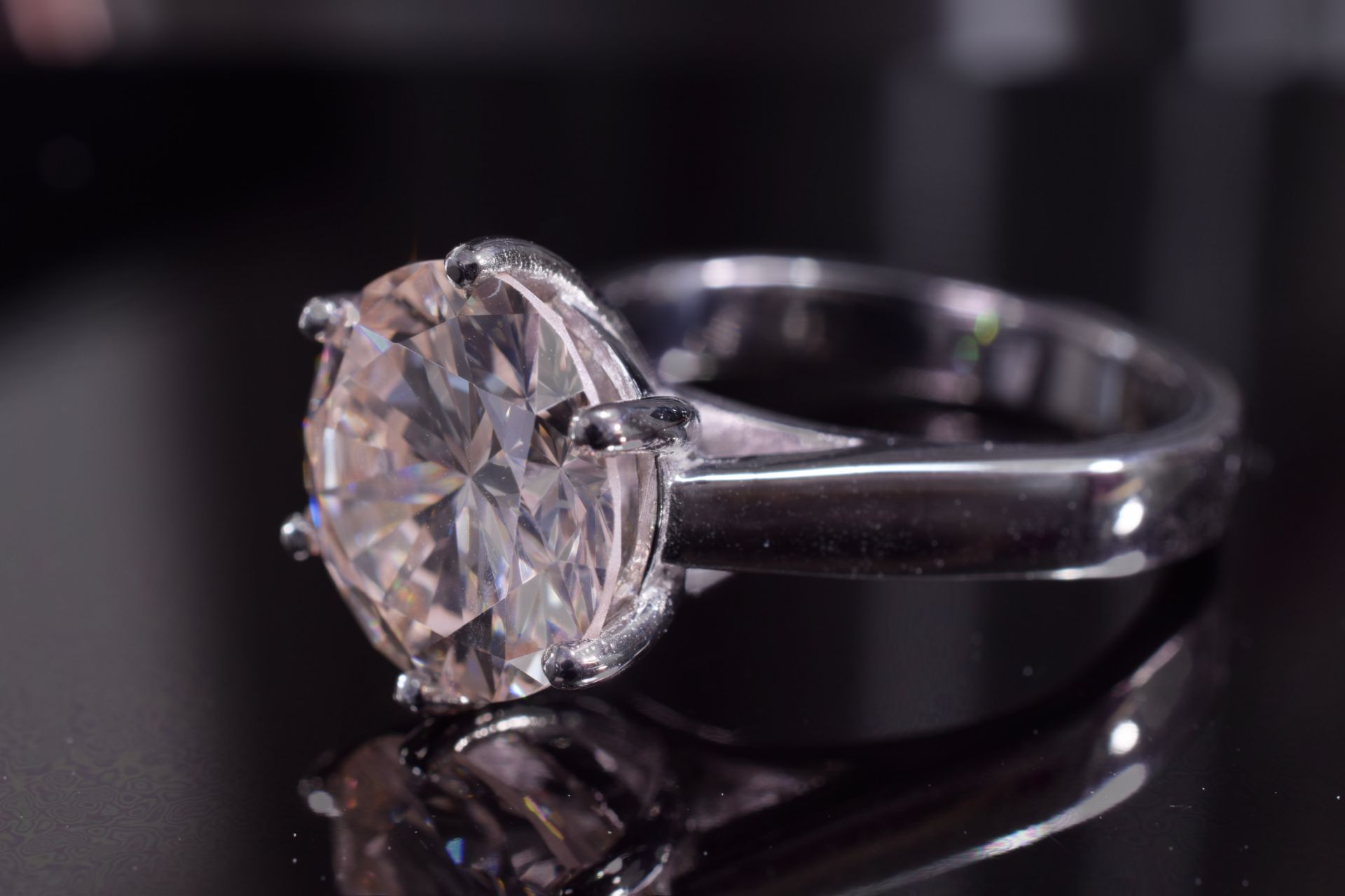 4.01 Carat Diamond Solitaire Ring - Image 2 of 7