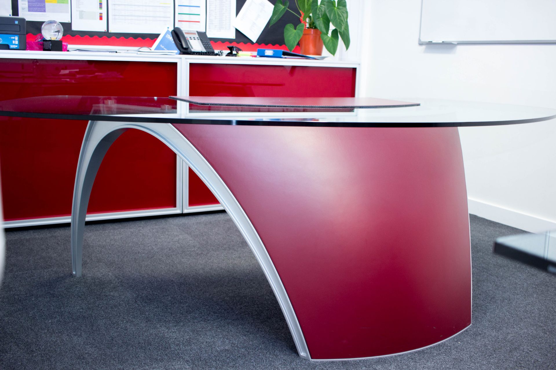 The Uffix Luna Executive Desk designed by the Italian Ferrari designer Pininfarina. - Image 2 of 9