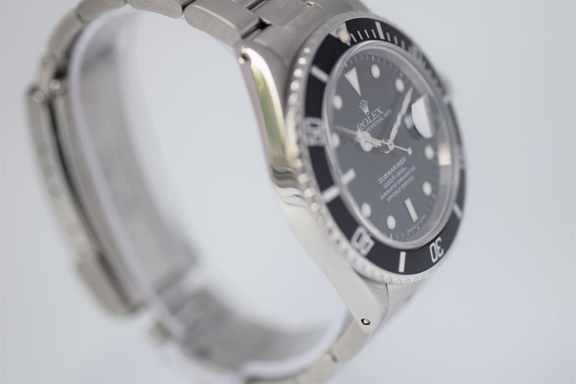 ROLEX 16800 VINTAGE SUBMARINER with ROLEX BOX - Image 6 of 10