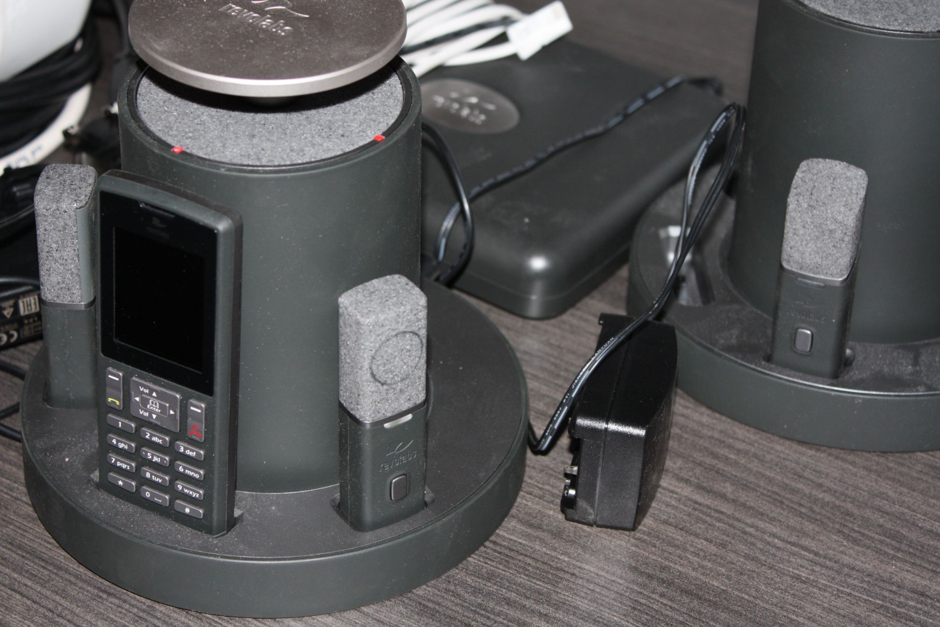 Revolab Wireless conference system model 10-FLX2CHG 0-01 - Image 3 of 3