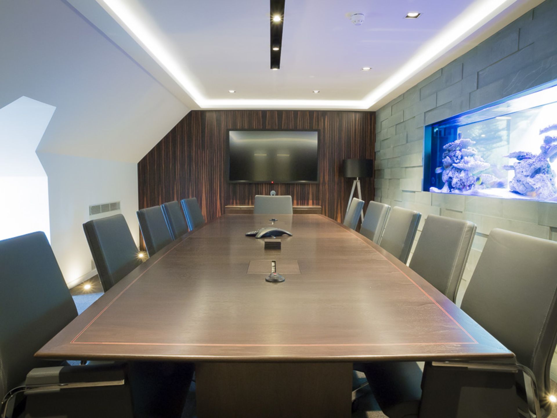 STUNNING BOARDROOM TABLE WITH 12 TOP QUALITY GERMAN STUHL BOARDROOM CHAIRS - Image 2 of 5