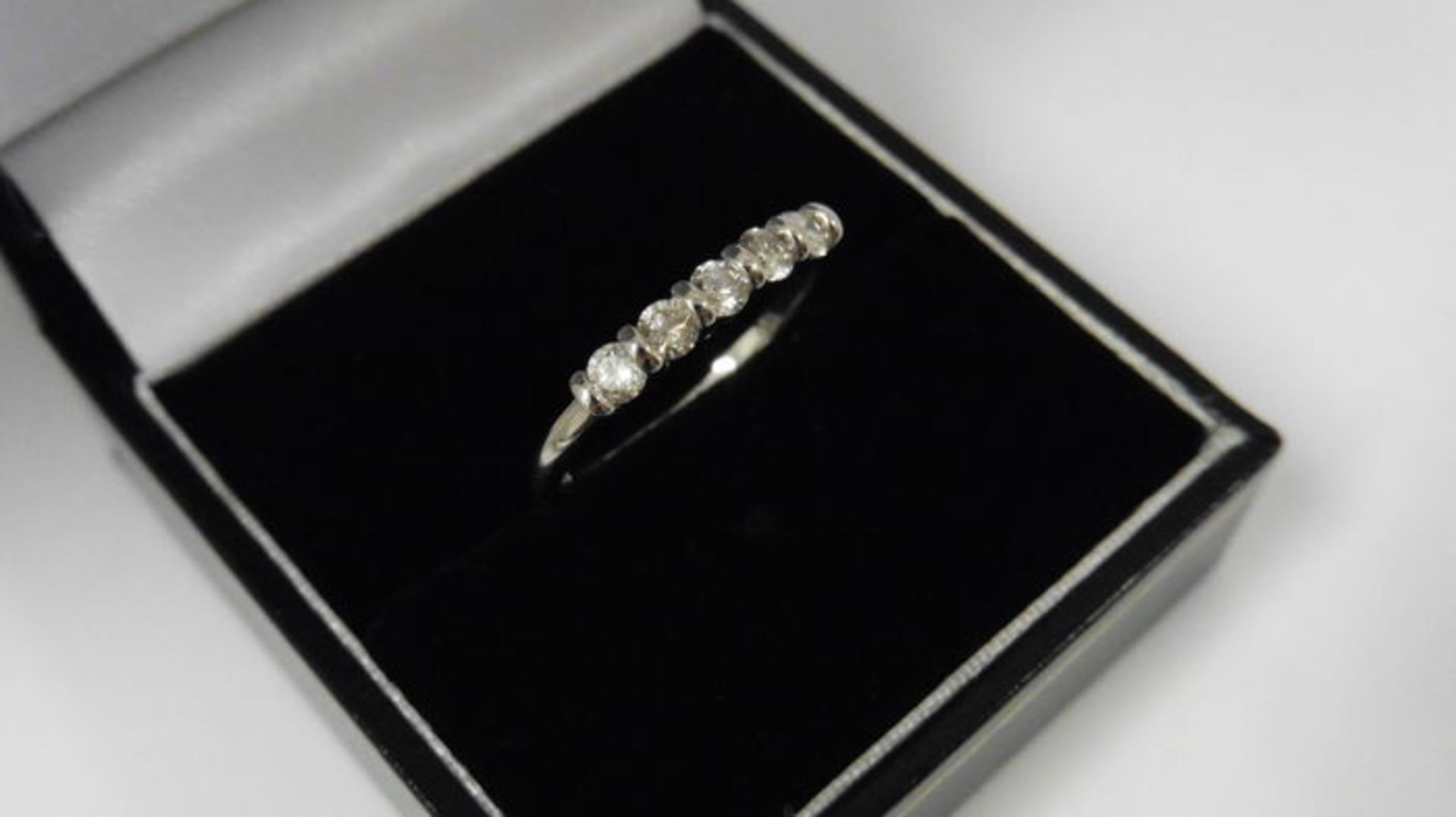 0.50ct diamond five stone ring. Brilliant cut diamonds, I colour and si3 clarity. Claw setting in - Image 3 of 3