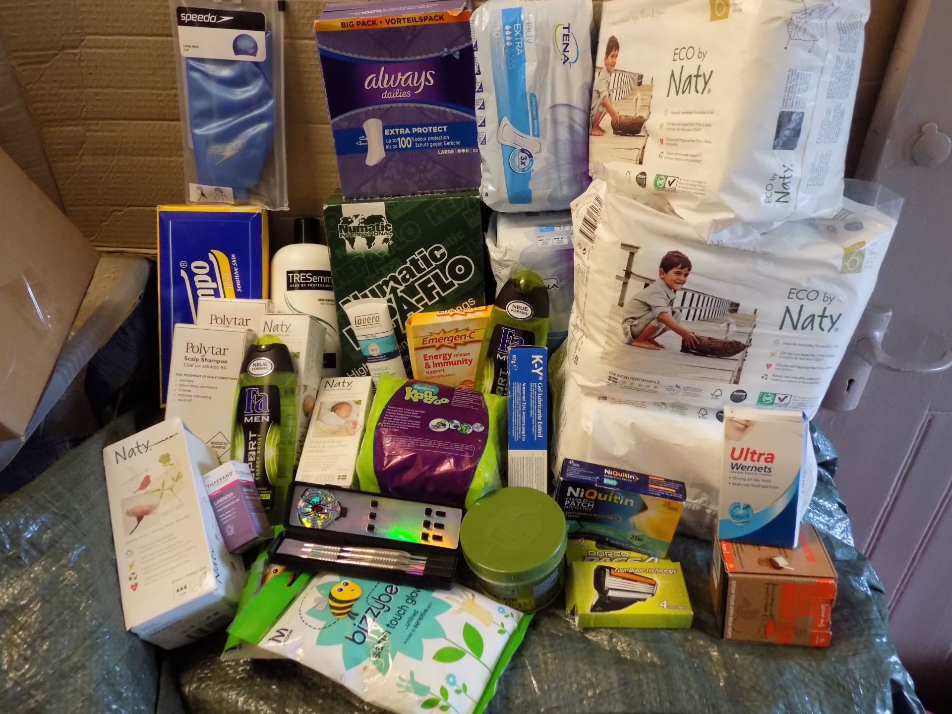 Selection of health, beauty and household items. No VAT and all brand new and ready to retail. - Image 2 of 2