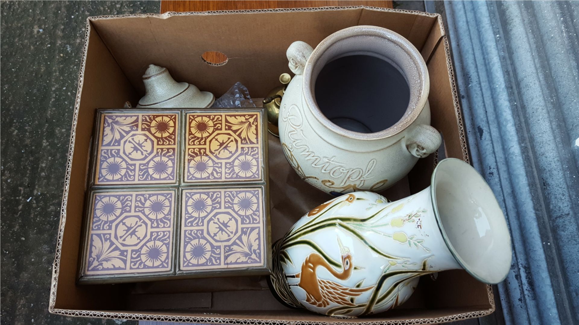 Box of Brass & Pottery Items