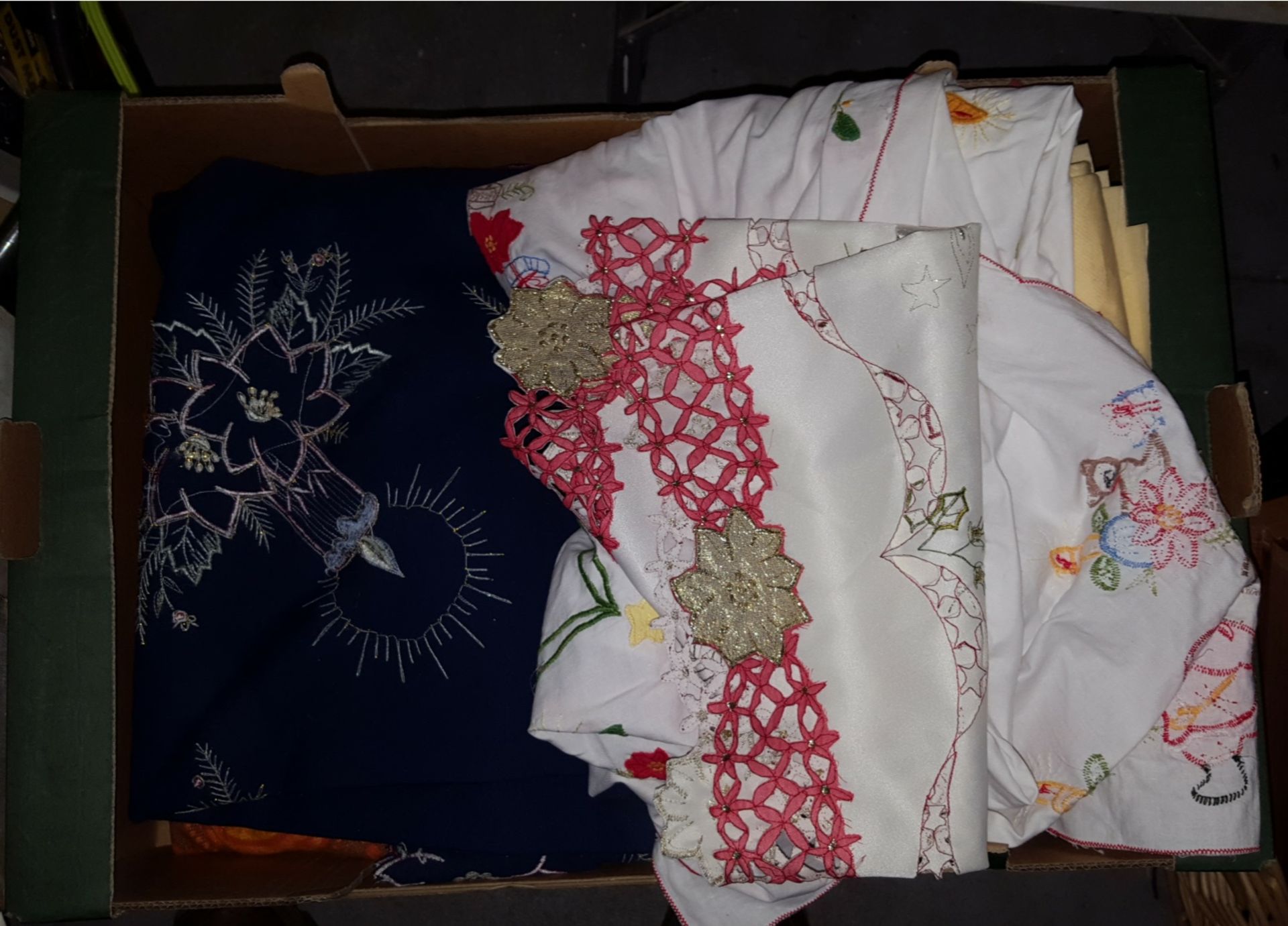 Box of Assorted Linen and Cloth - Image 2 of 2