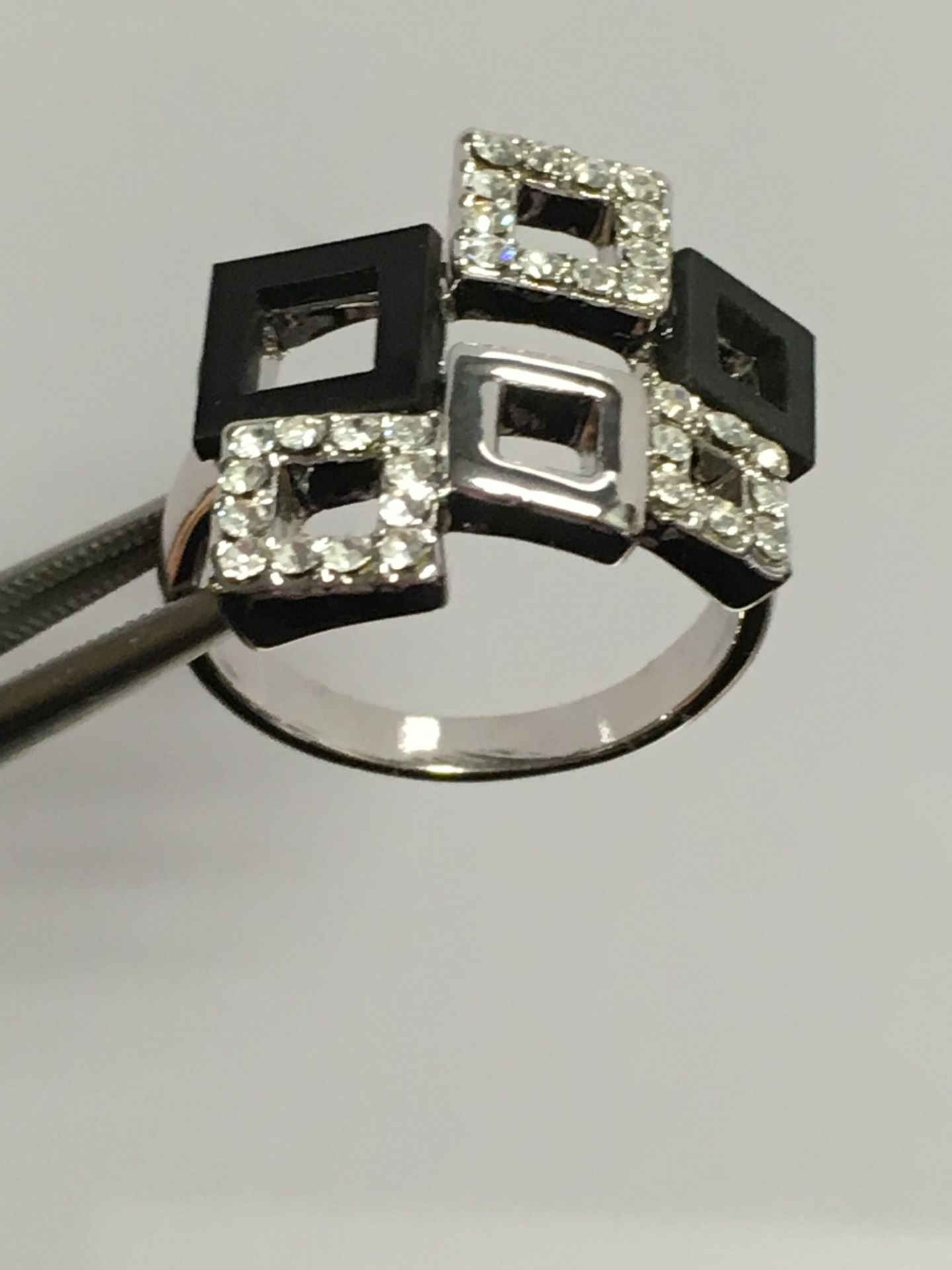 Brand New Unique 18K Platinum Plated Austrian Crystal Swarovski Element Square Ring