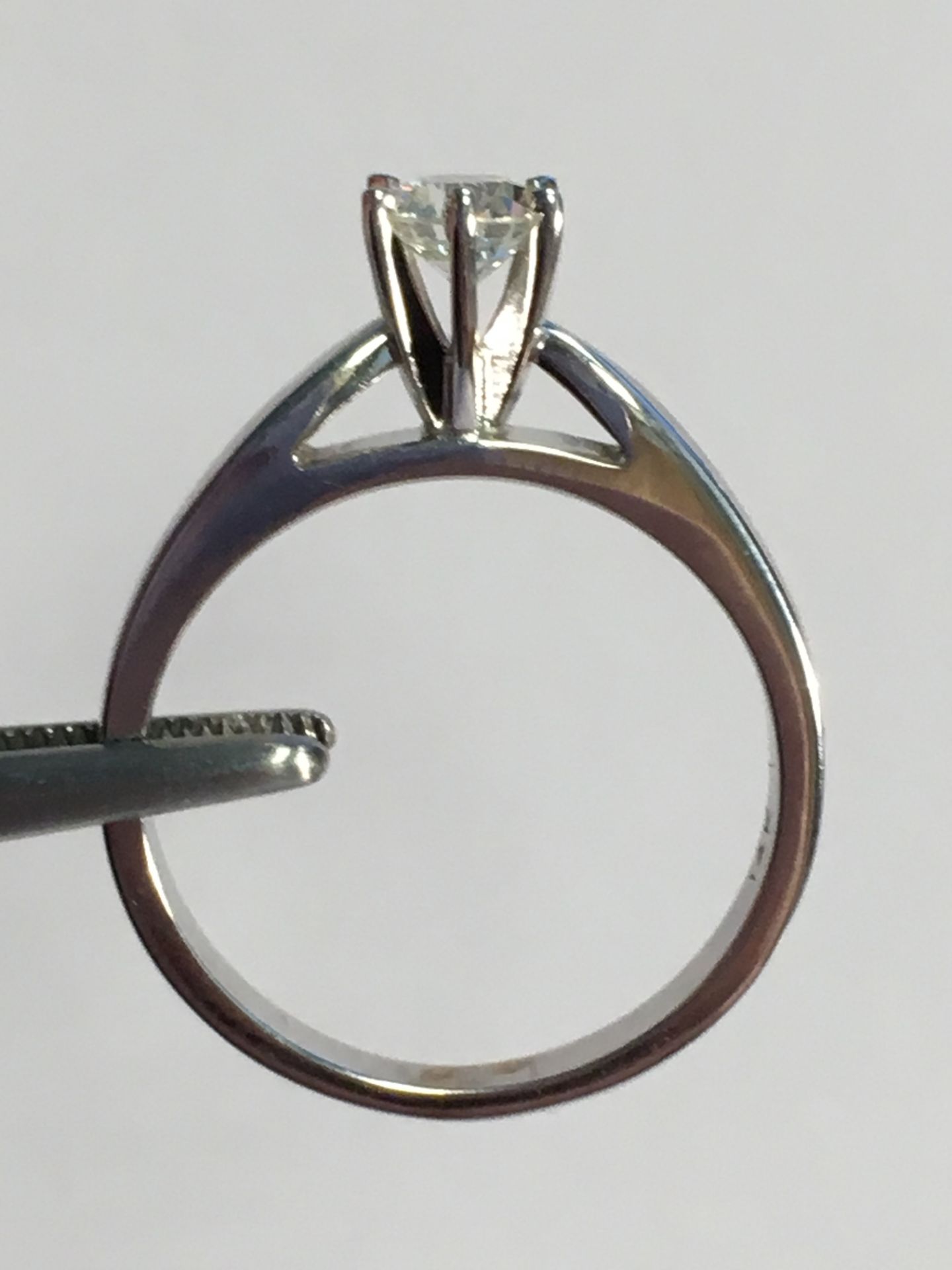 14K White Gold Solitaire 0.4Ct Diamond Ring - Image 3 of 3