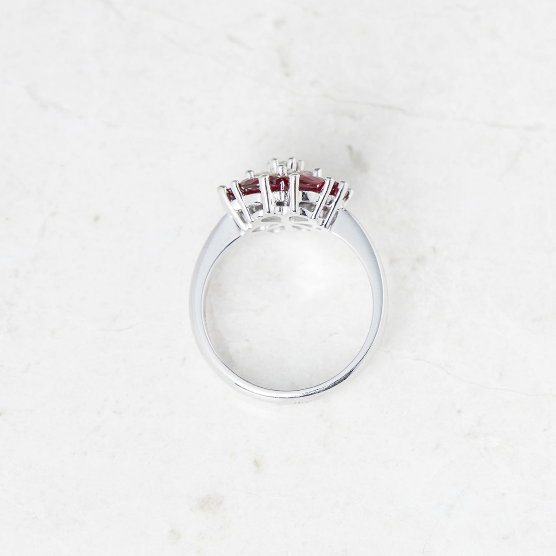Candame 18k White Gold 0.60ct Ruby & 0.25ct Diamond Floral Design Ring - Bild 6 aus 6