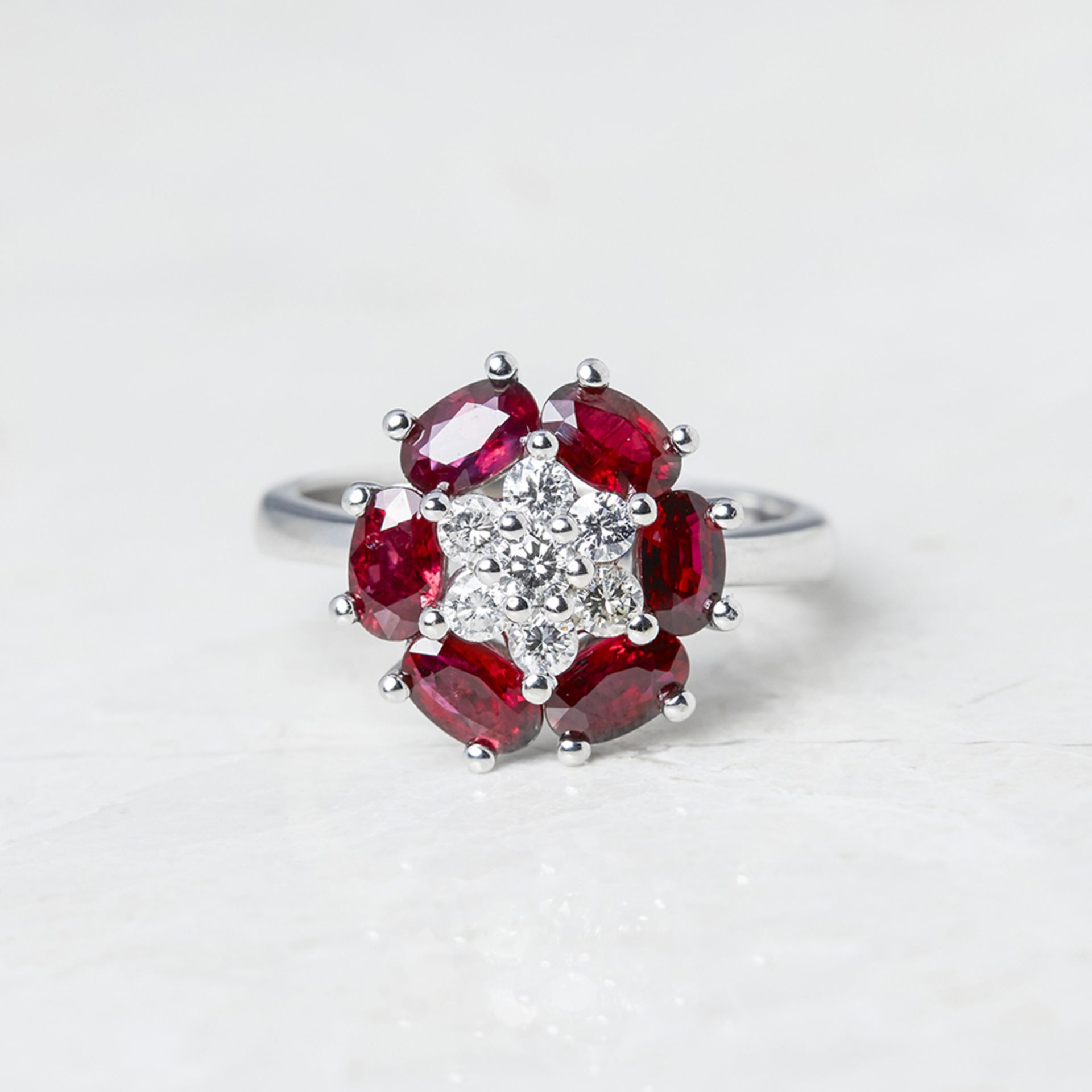 Candame 18k White Gold 0.60ct Ruby & 0.25ct Diamond Floral Design Ring - Bild 2 aus 6