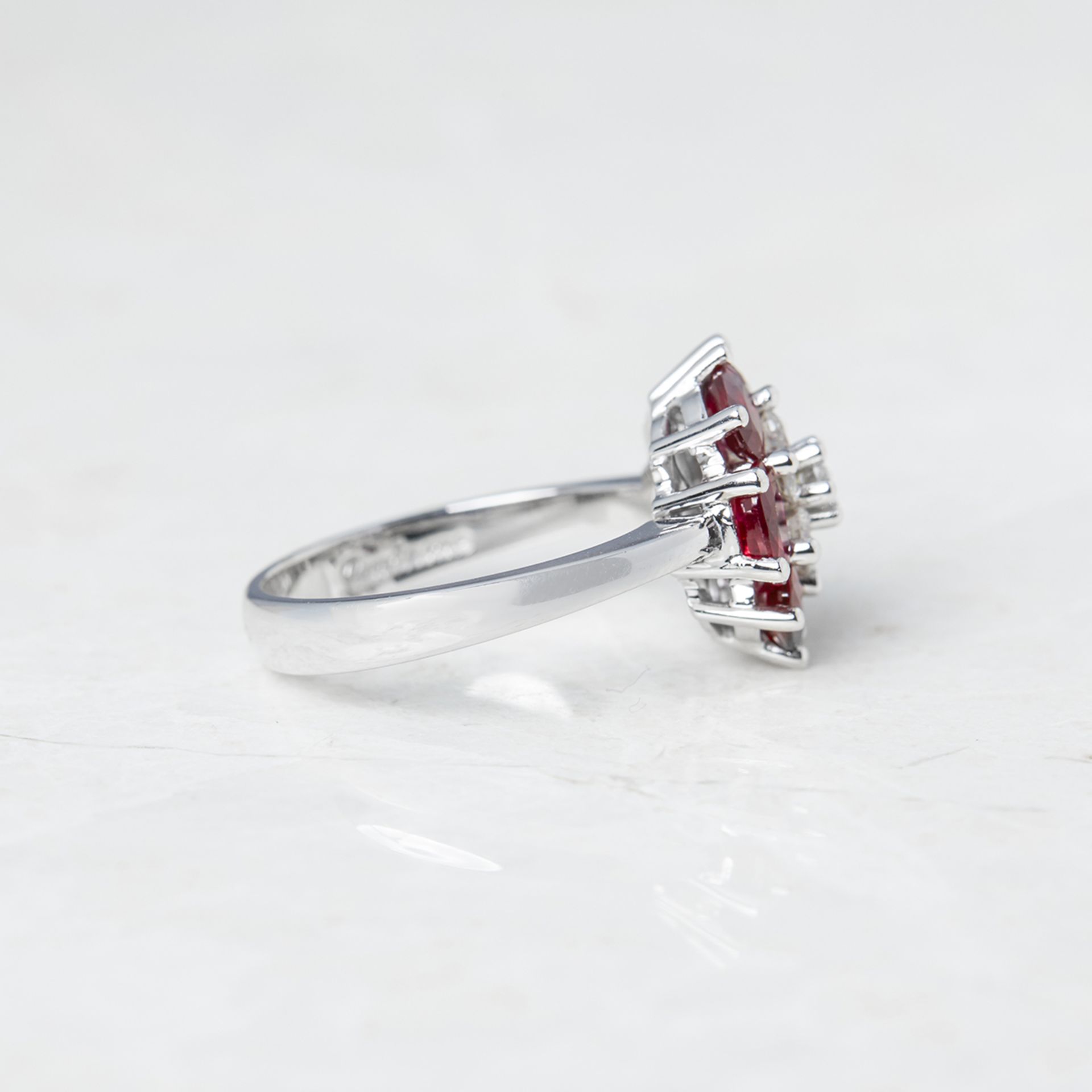 Candame 18k White Gold 0.60ct Ruby & 0.25ct Diamond Floral Design Ring - Bild 3 aus 6