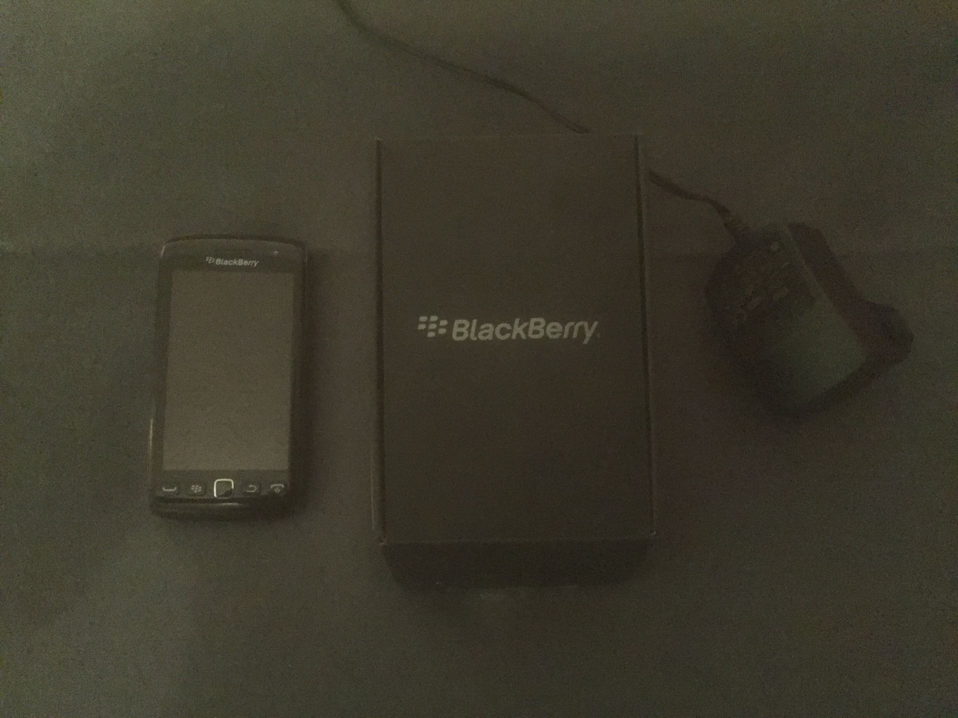 No Reserve BLACKBERRY 9860 MOBILE PHONE - BOXED WITH CHARGER