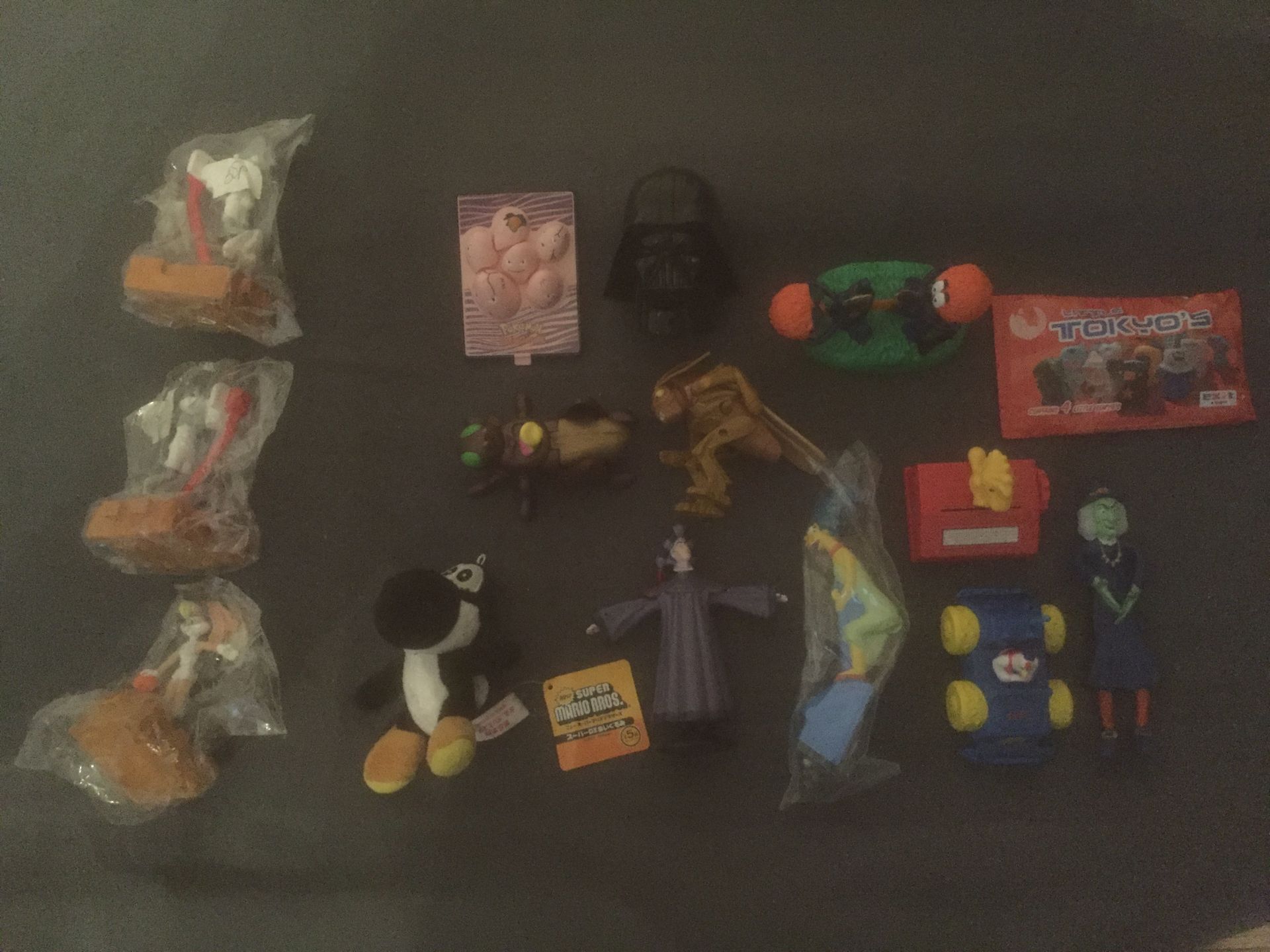No Reserve SELECTION OF VARIOUS COLLECTABLE FOOD CHAIN TOYS - KFC, MCDONALDS + MORE