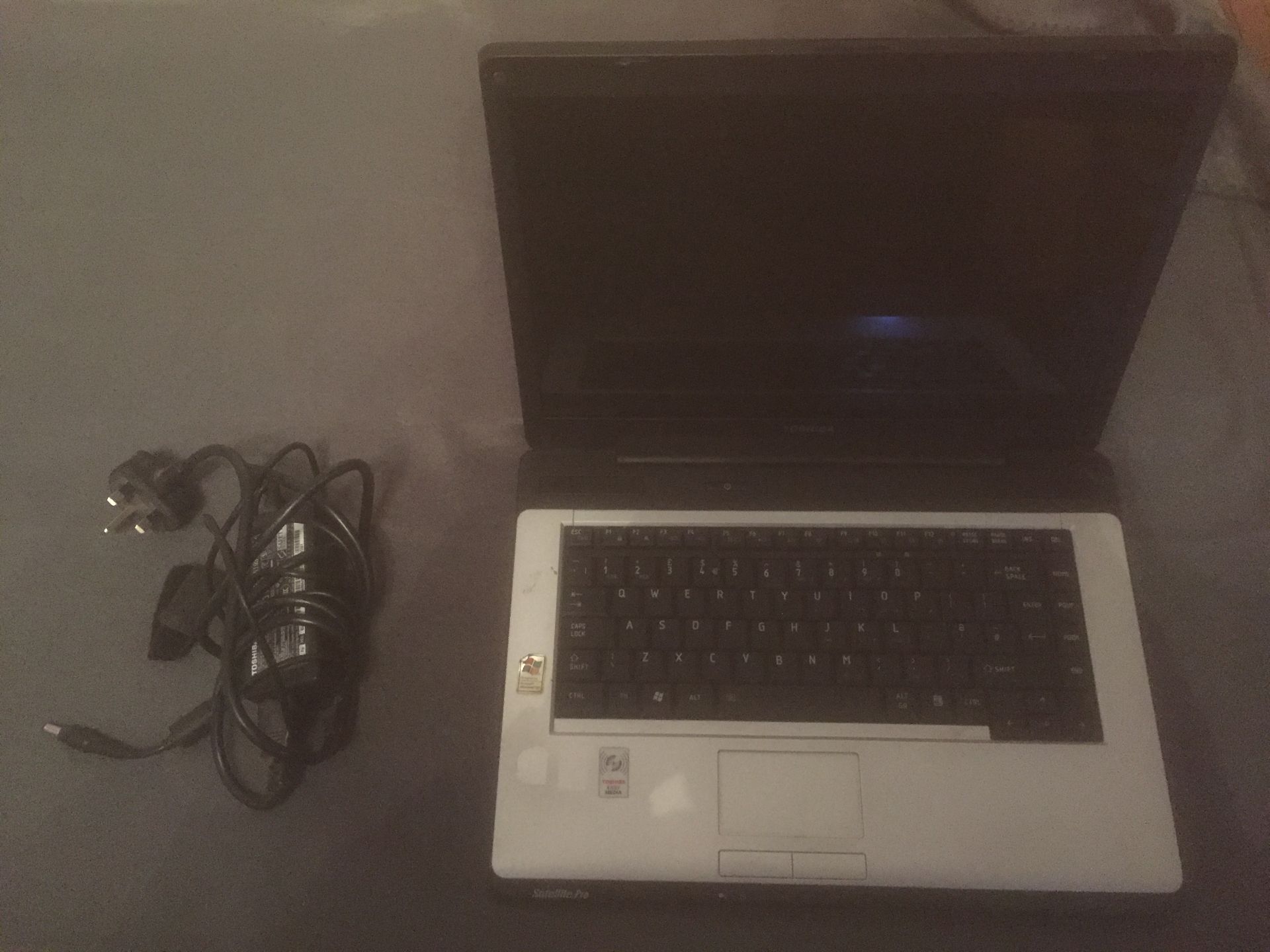 No Reserve TOSHIBA SATELLITE PRO A200 LAPTOP + CHARGER - UNTESTED - HARD DRIVE HAS BEEN REMOVED