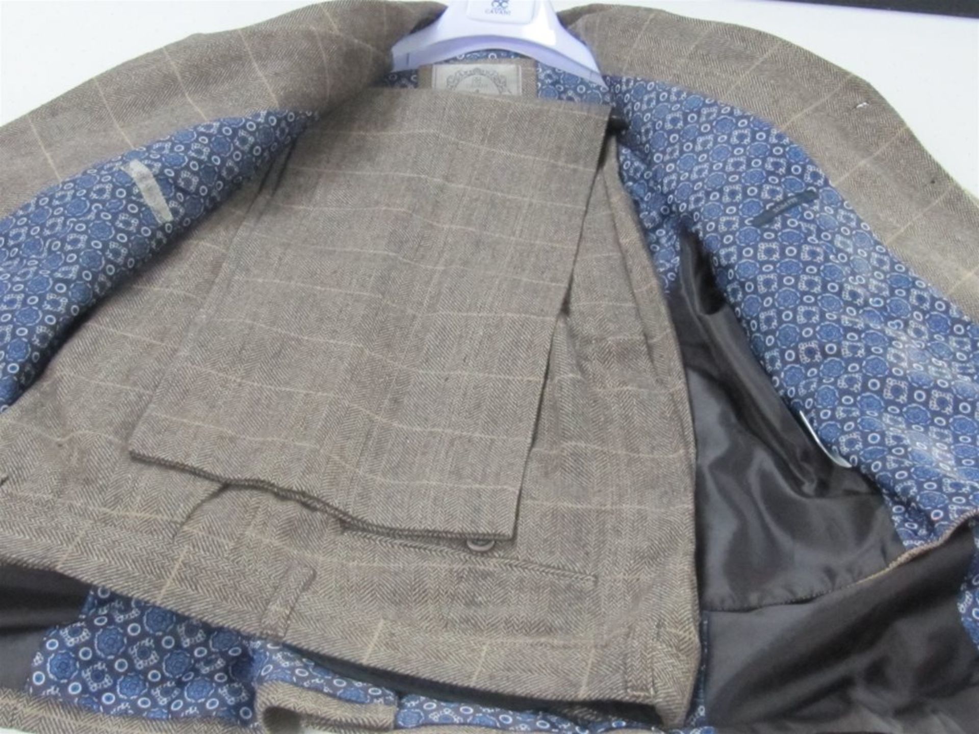 Mens 3 Piece Suit, Harris Tweed Style. 42" R. Free Shipping when you Win 2 Lots or more. - Image 5 of 5