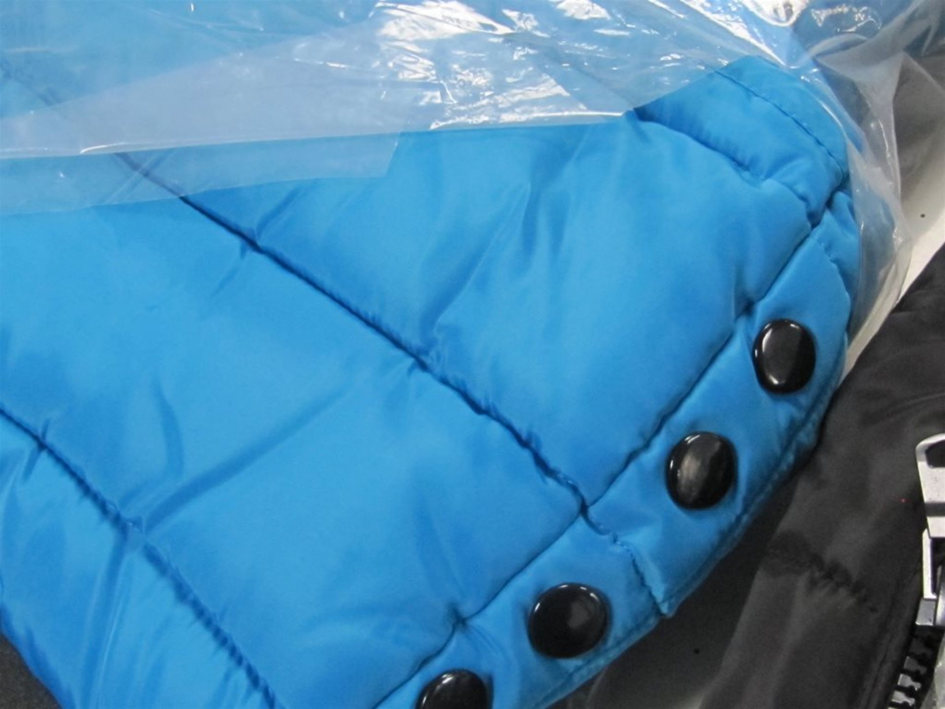 5 x Coats. Free Shipping when you Win 2 Lots or more. - Image 2 of 4