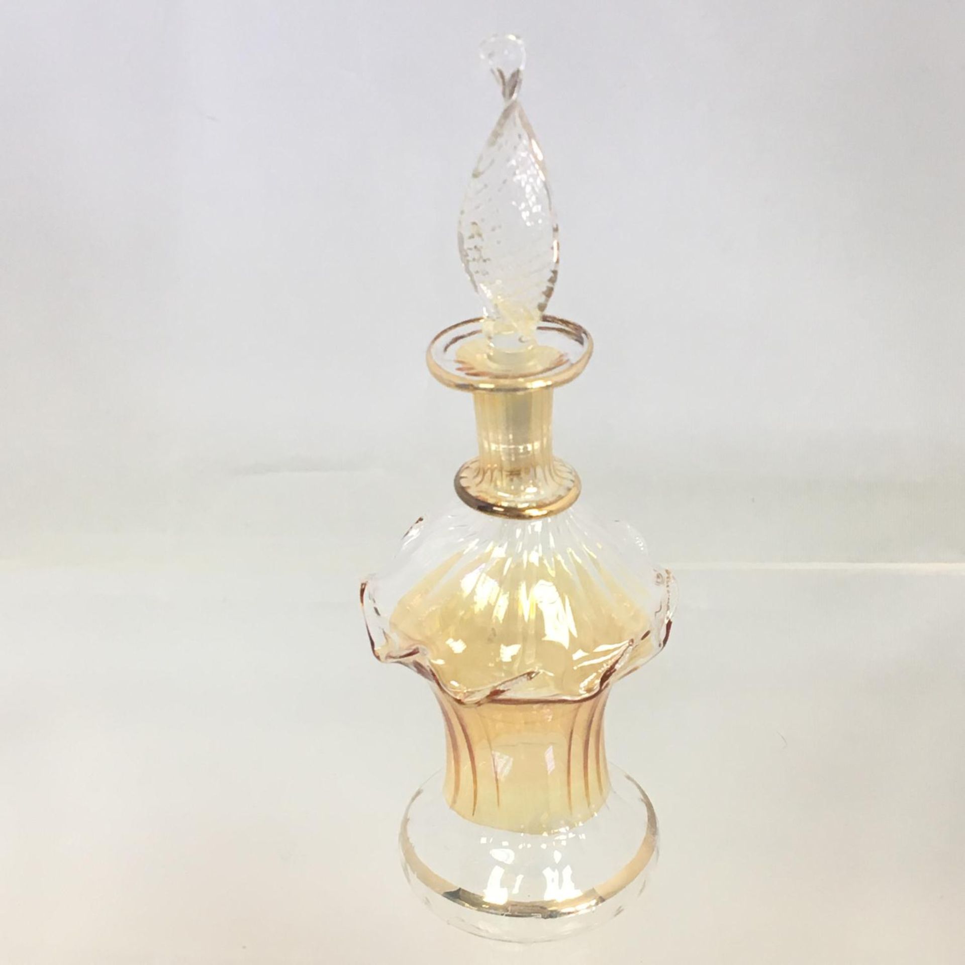 Pre-Owned - A glass perfume bottle - 4.5 inches to top of lid.