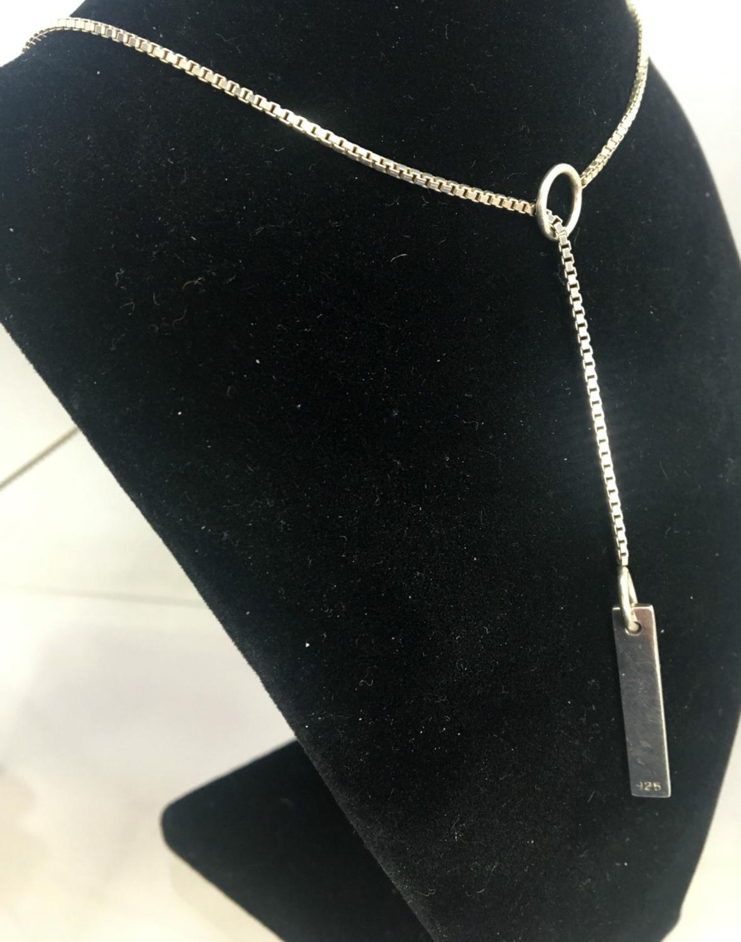 Pre-Owned - A 20 inch lariat necklace, 925 silver