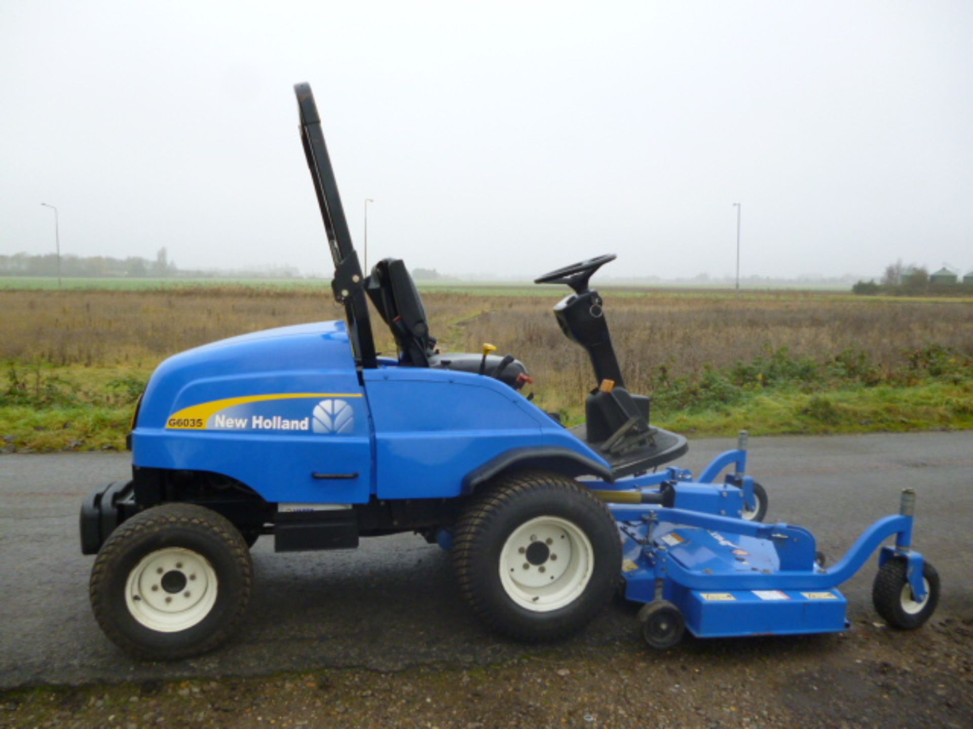 NEW HOLLAND G6035 OUTFRONT RIDE ON MOWER - Image 5 of 5