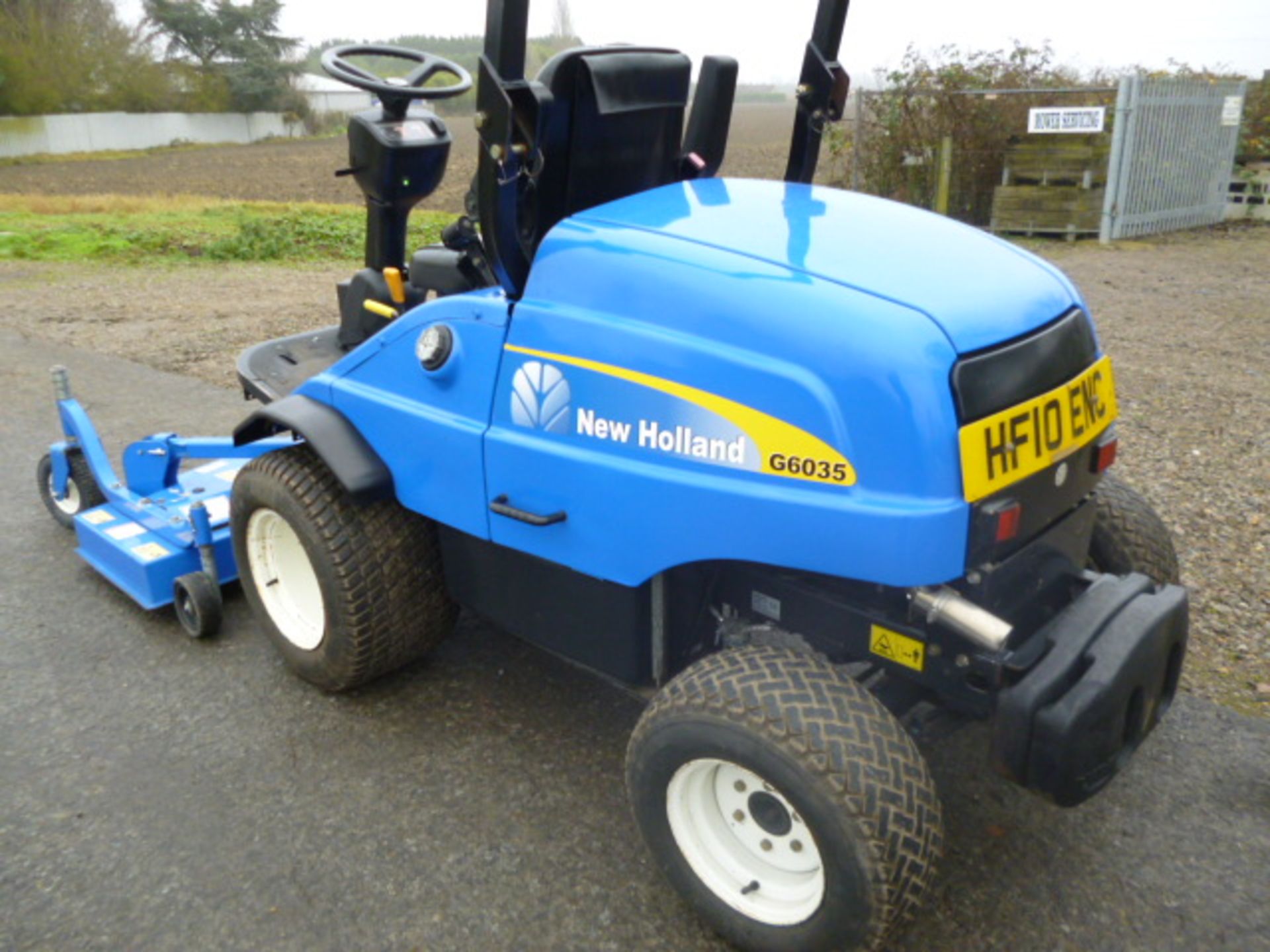 NEW HOLLAND G6035 OUTFRONT RIDE ON MOWER - Image 4 of 5