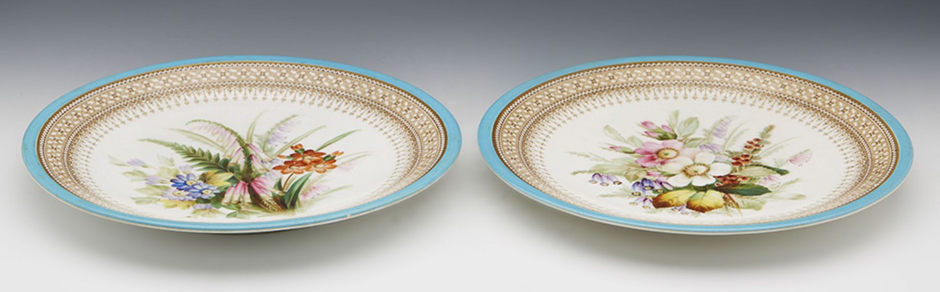 PAIR ANTIQUE ROYAL WORCESTER HAND PAINTED FLORAL CABINET PLATES c.1880 - Image 9 of 9