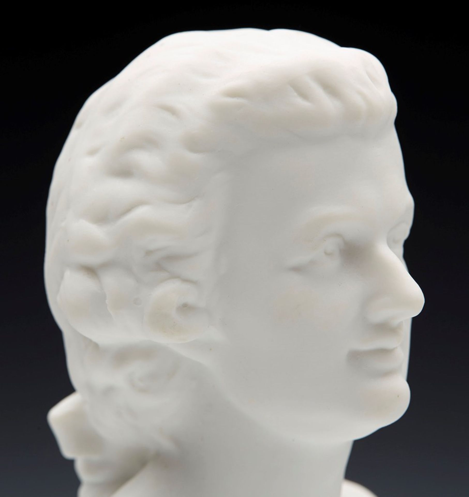 FINE ANTIQUE CONTINENTAL PARIAN BUST OF MOZART 19/20TH C. - Image 6 of 8