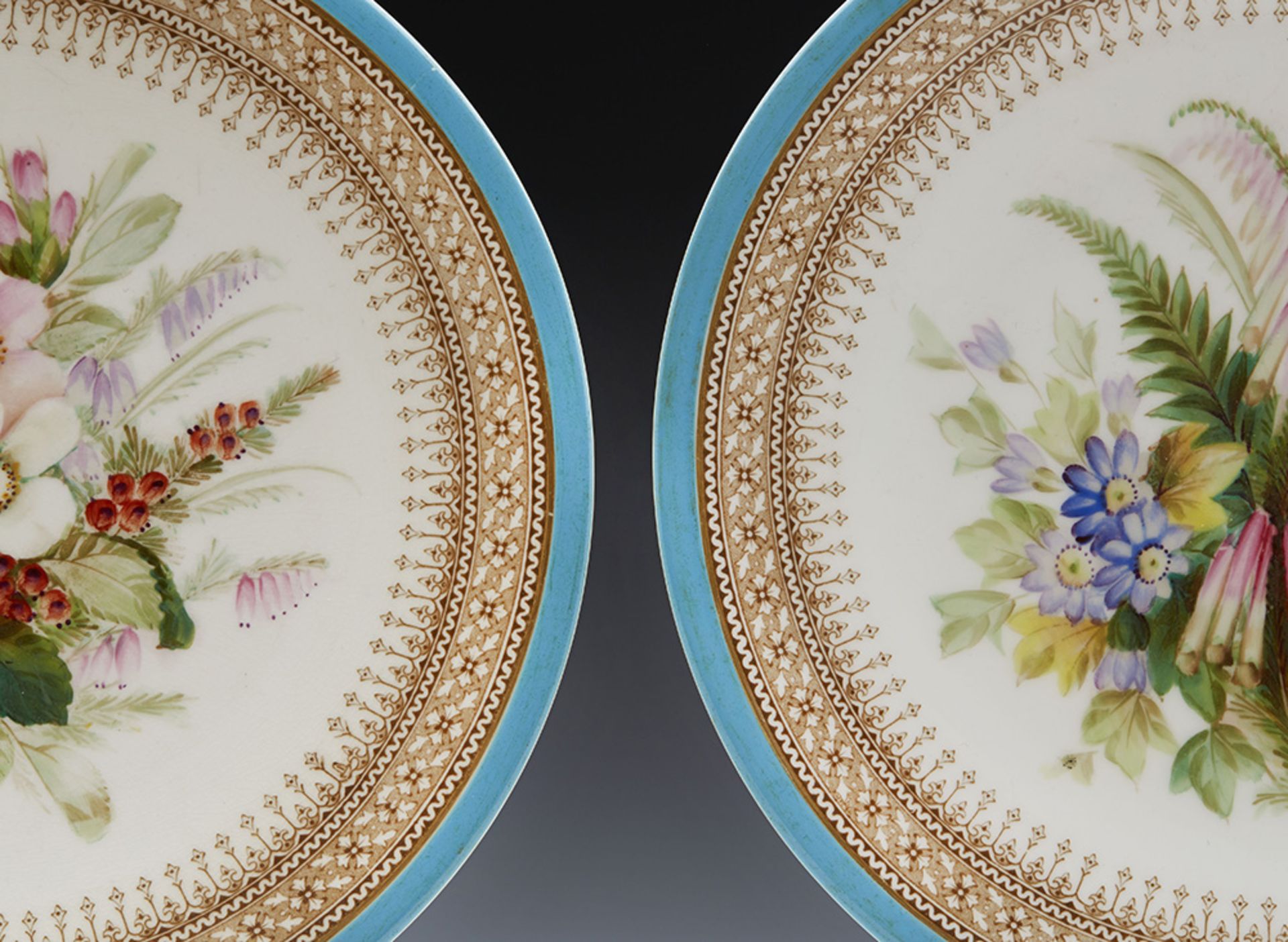 PAIR ANTIQUE ROYAL WORCESTER HAND PAINTED FLORAL CABINET PLATES c.1880 - Image 8 of 9