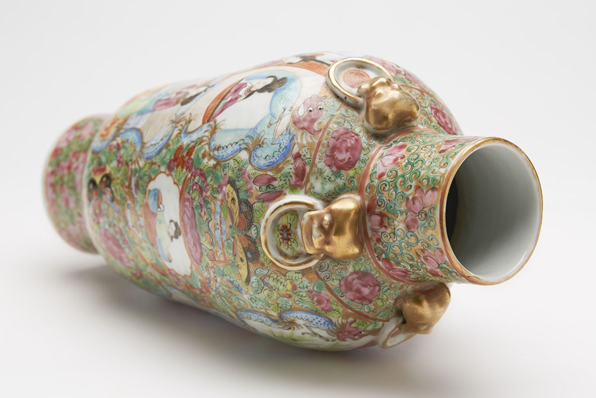 ANTIQUE CHINESE FAMILLE ROSE VASE WITH RING HANDLES 19TH C. - Image 3 of 10