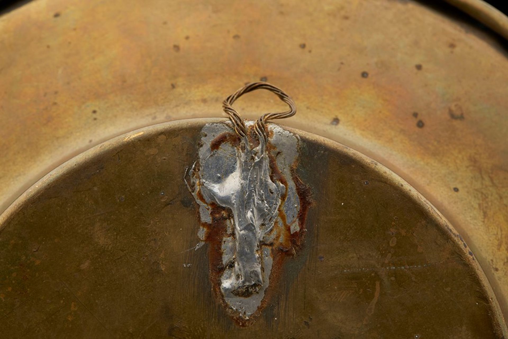 VINTAGE MOULDED BRASS GRINNING CAT DISH EARLY 20TH C. - Image 5 of 6