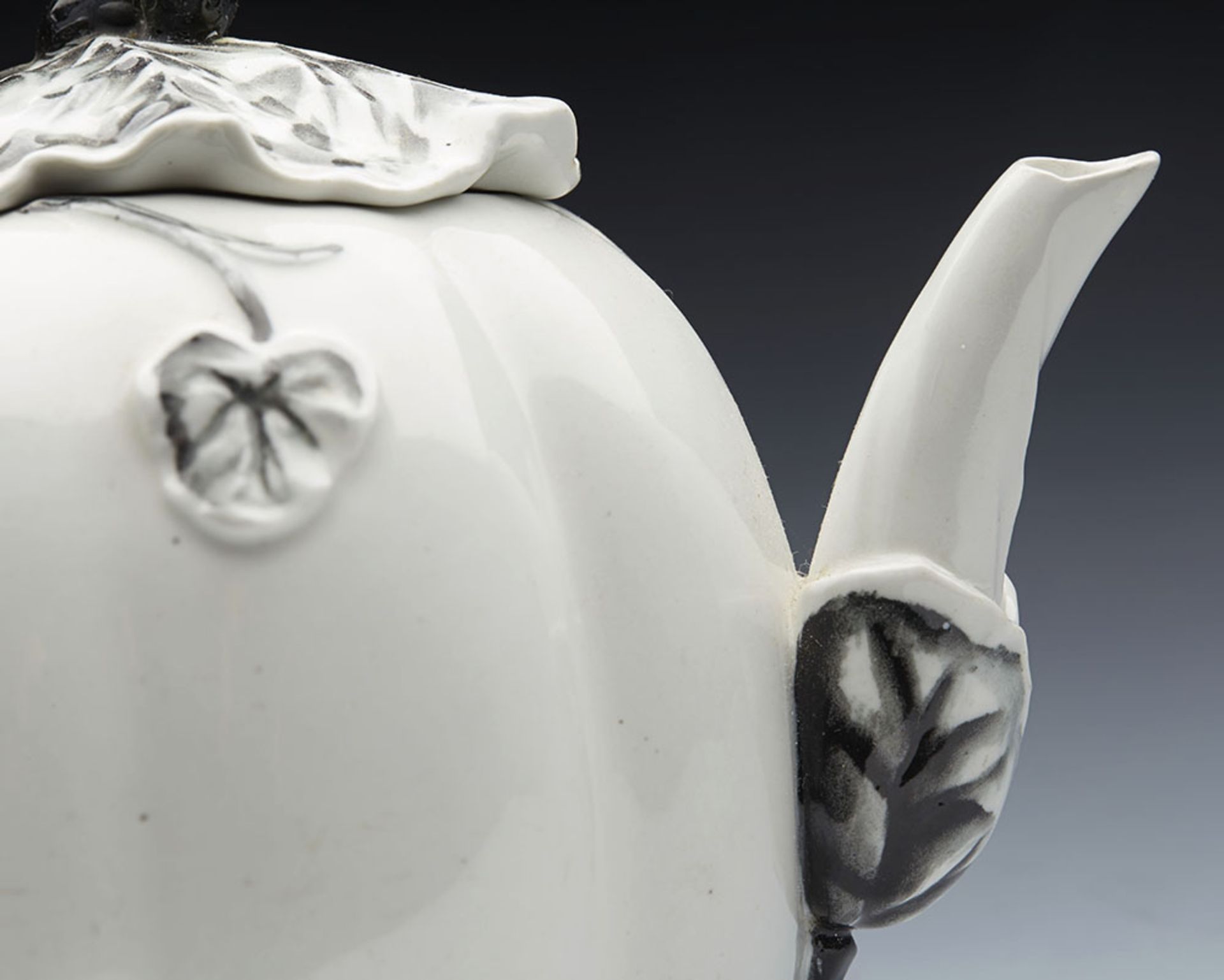 ANTIQUE WORCESTER PORCELAIN MELON LIDDED TEAPOT C.1880 - Image 9 of 11