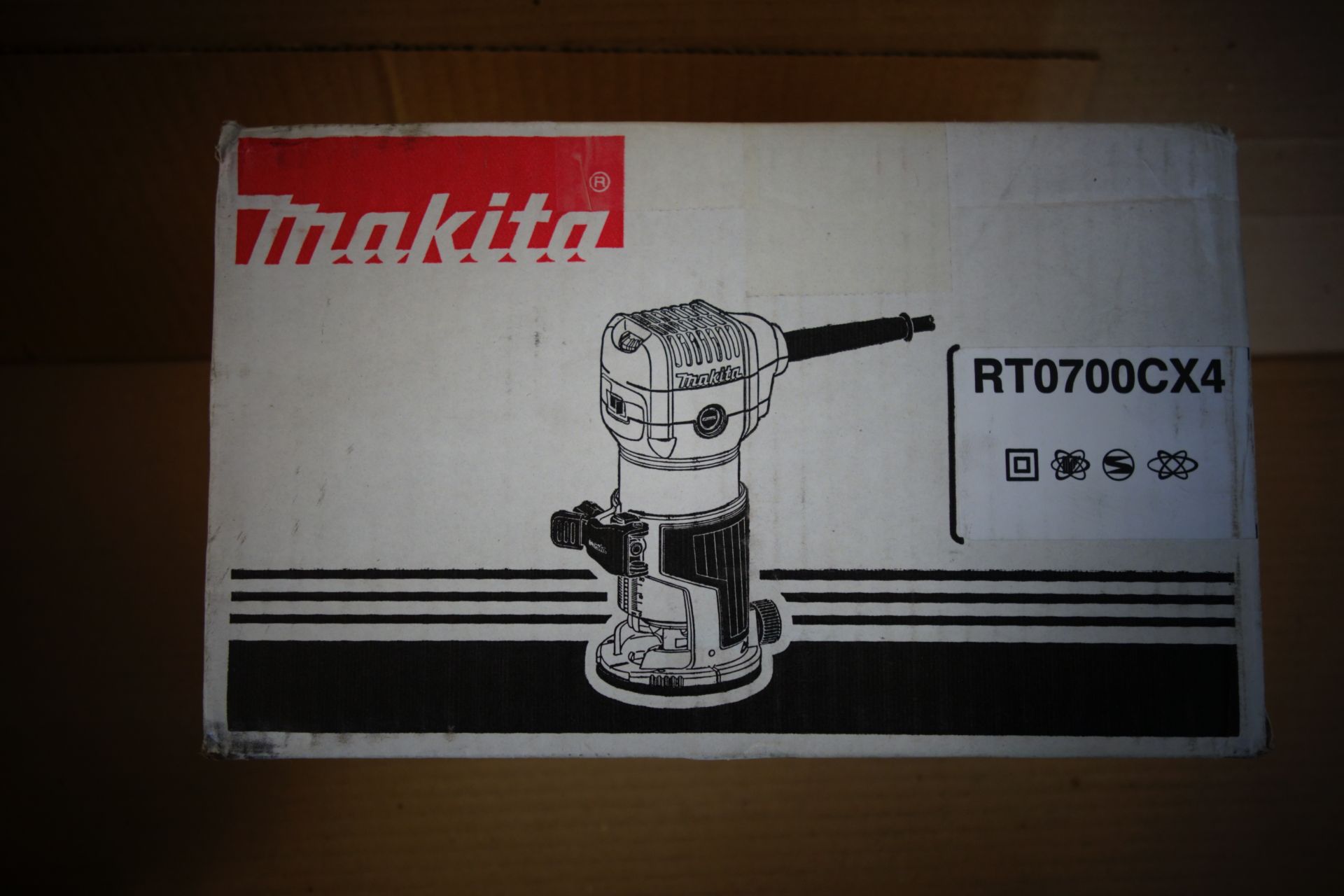 Makita RT0800CX4 1/4 INCH ROUTER TRIMMER. As new - no guide attachment.