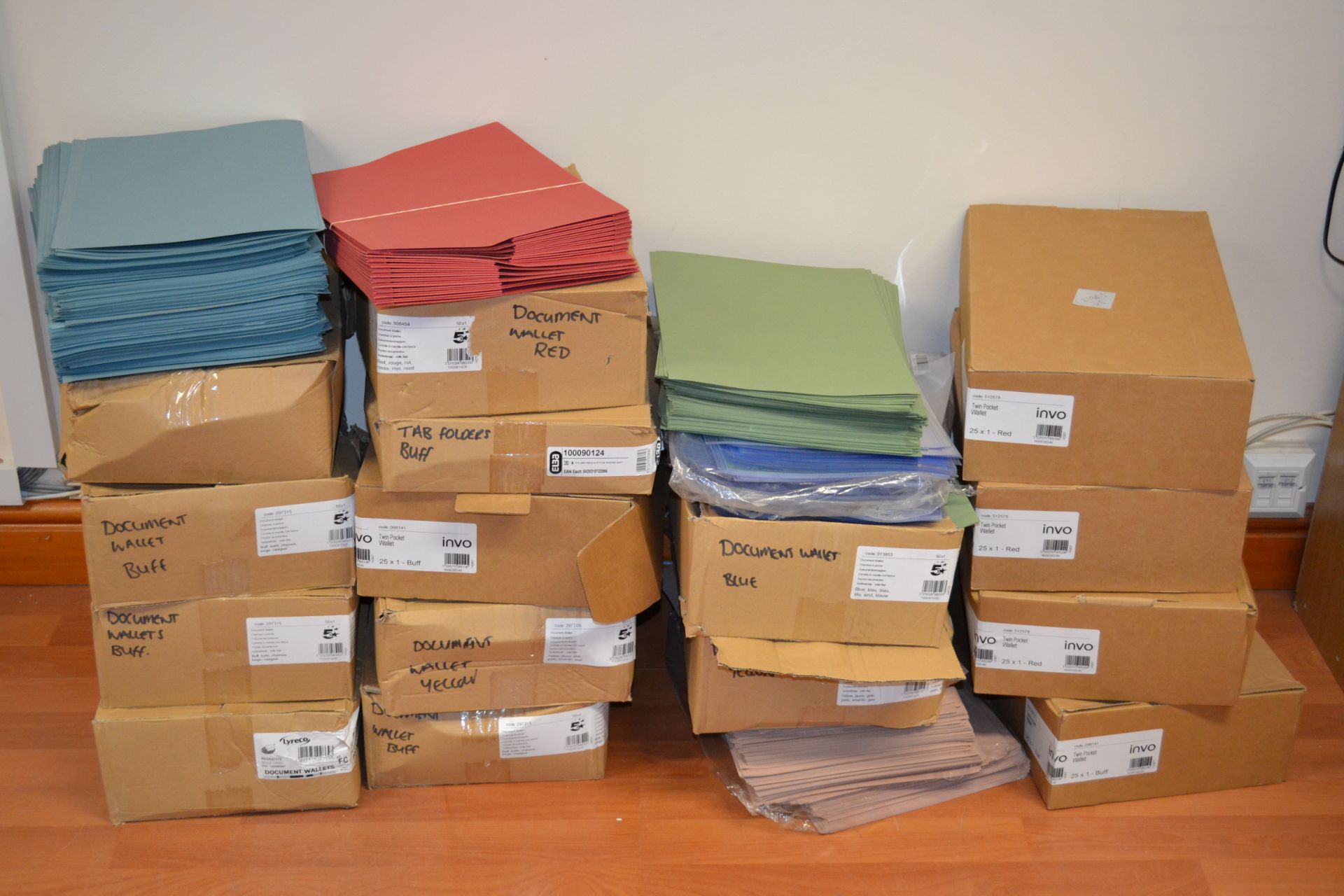 Quantity of docutment folders and wallets