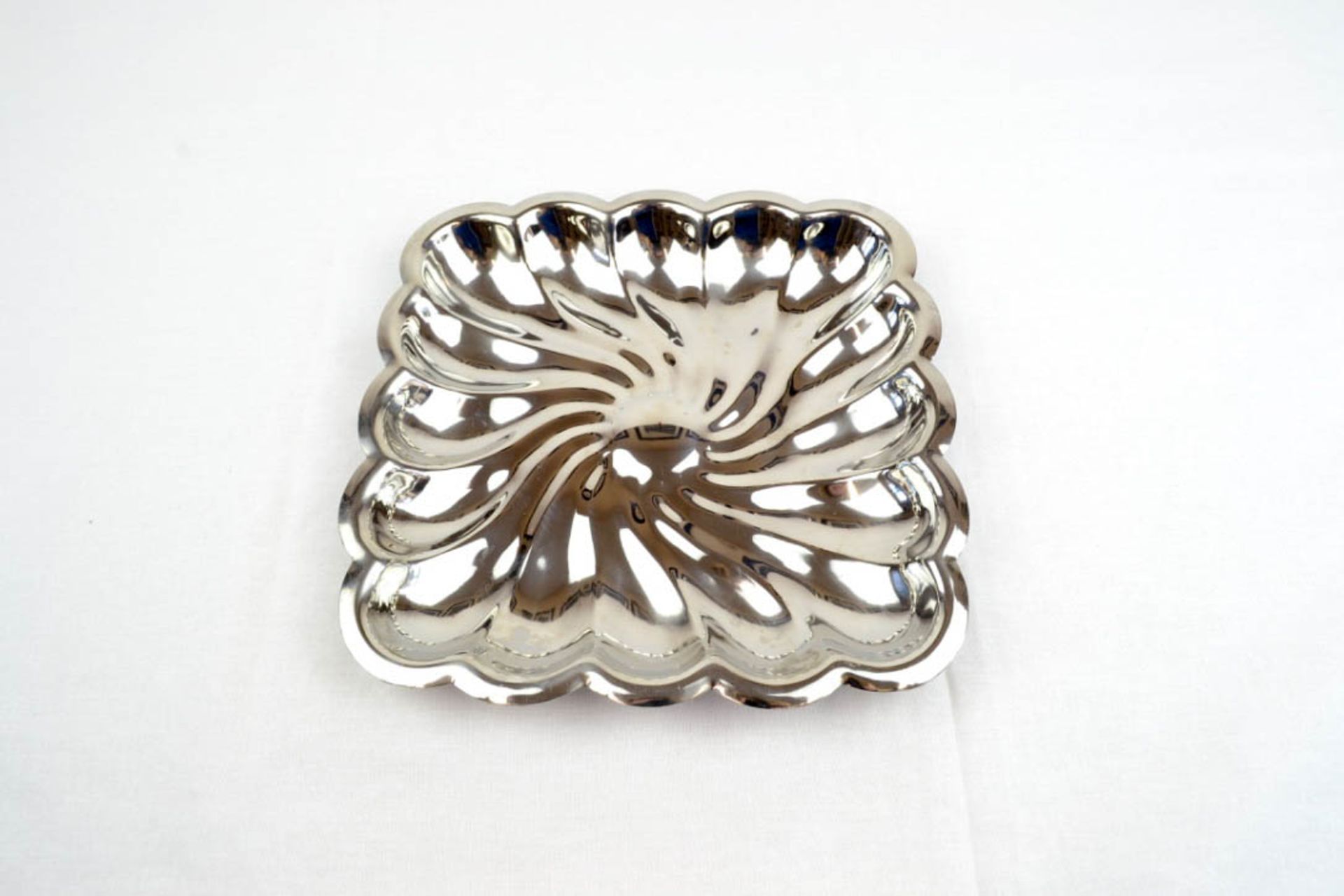 4 x stainless steel square scalloped tray