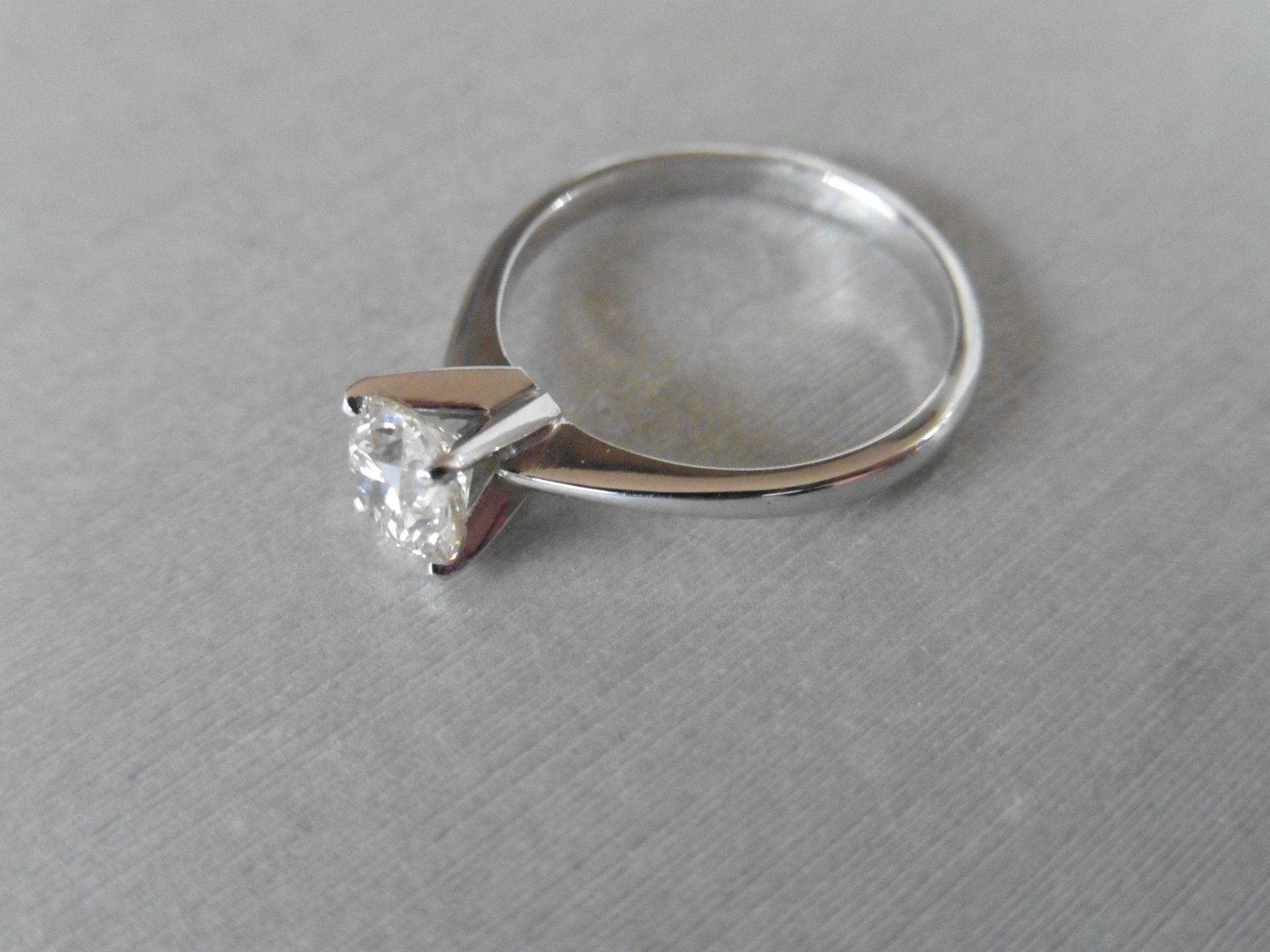 1.00ct diamond solitaire ring set with a brilliant cut diamond. I colour, si2 clarity. Four claw - Image 4 of 5