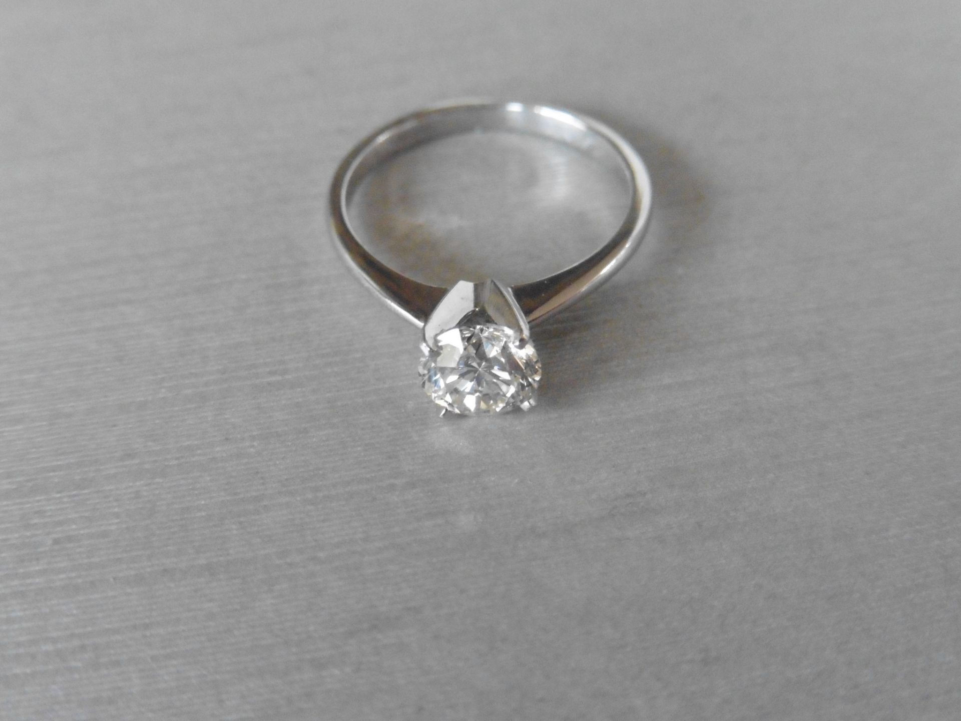 1.00ct diamond solitaire ring set with a brilliant cut diamond. I colour, si2 clarity. Four claw - Image 3 of 5