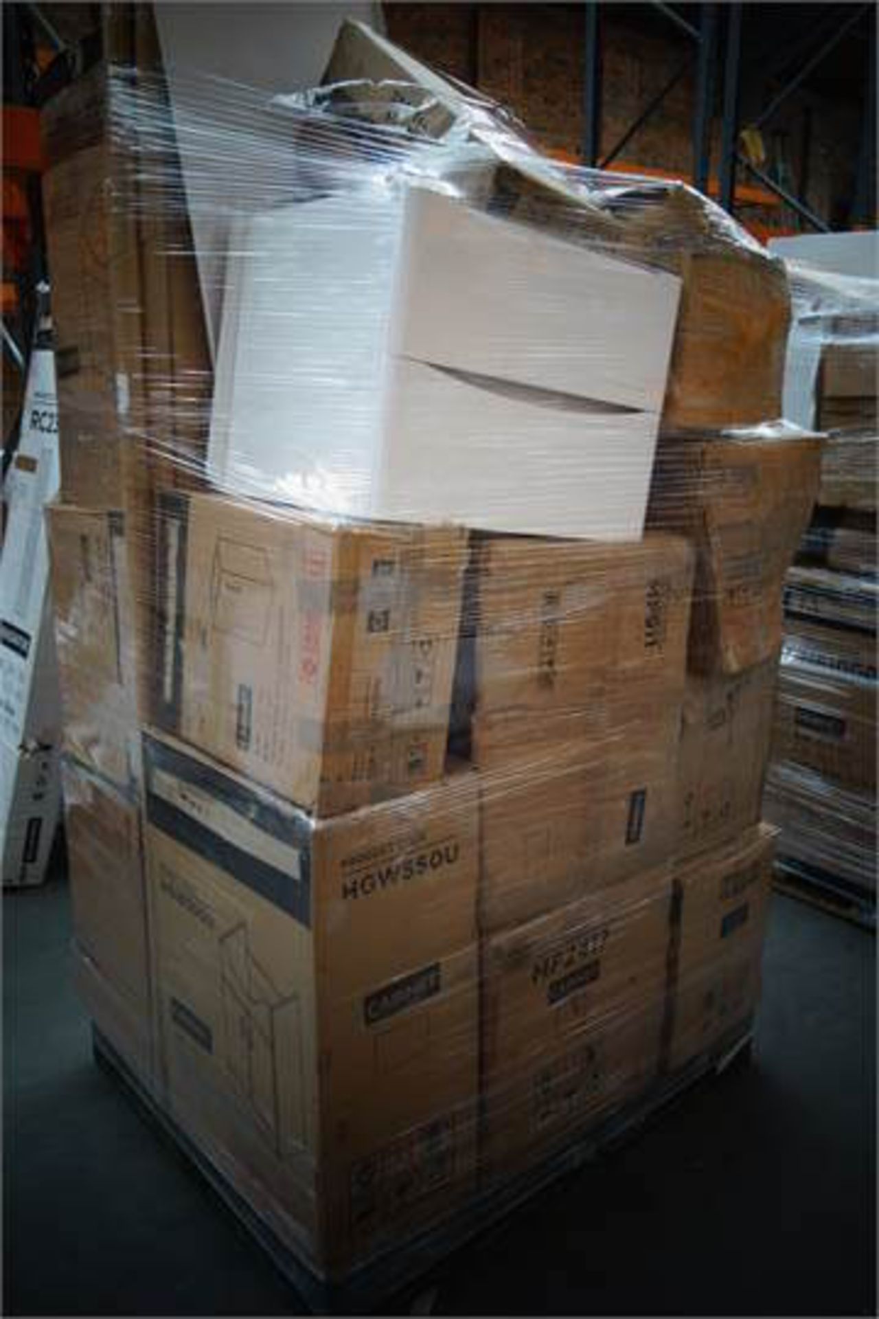 (B5) PALLET TO CONTAIN 18 x ITEMS OF VARIOUS BATHROOM STOCK TO INCUDE: BASIN CABINET, TOILET PAN, - Image 3 of 3