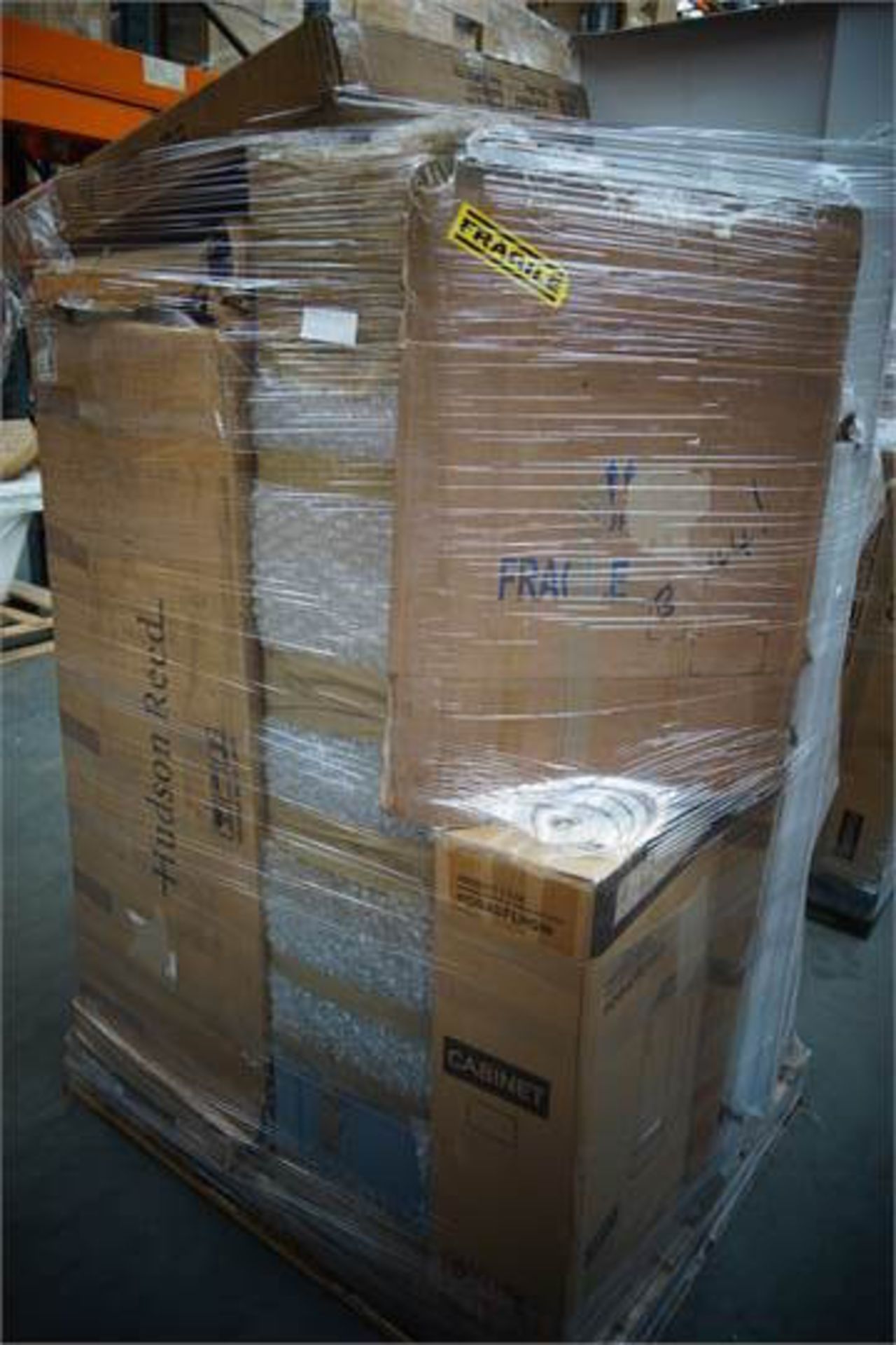 (B6) PALLET TO CONTAIN 20 x ITEMS OF VARIOUS BATHROOM STOCK TO INCLUDE: HUDSON REED CABINET,