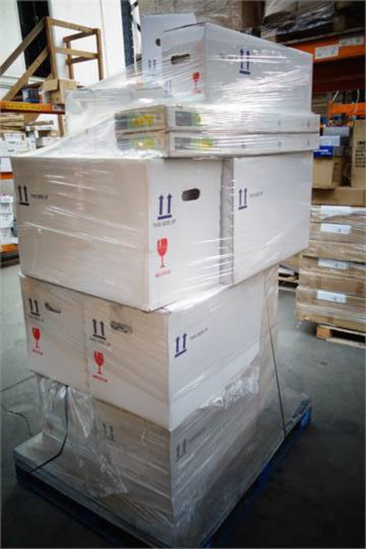 (B1) PALLET TO CONTAIN 16 x ITEMS OF BATHROOM STOCK TO INCLUDE: 9 x FABIAN TOILET PANS, 5 x FABIAN