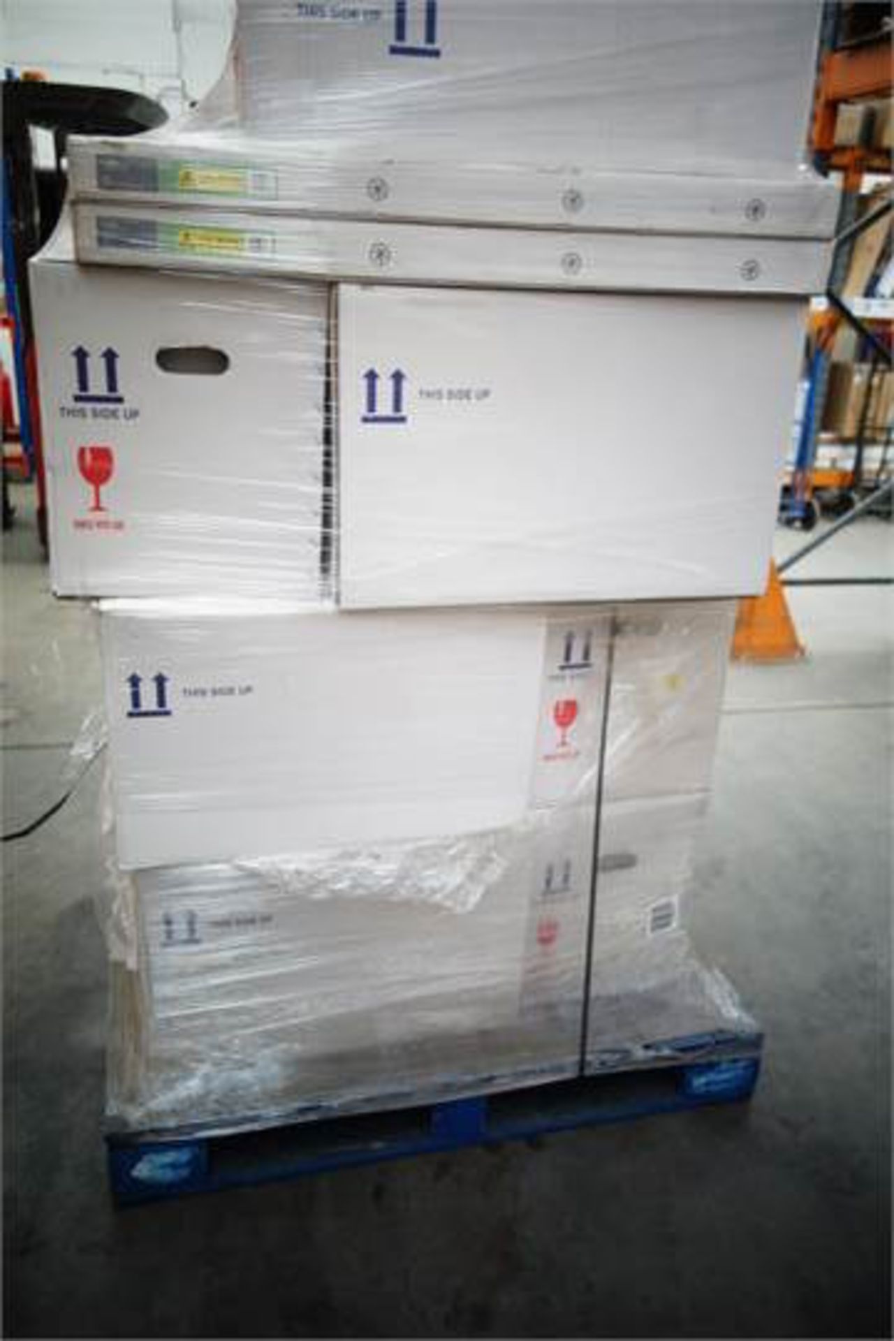 (B1) PALLET TO CONTAIN 16 x ITEMS OF BATHROOM STOCK TO INCLUDE: 9 x FABIAN TOILET PANS, 5 x FABIAN - Image 2 of 3