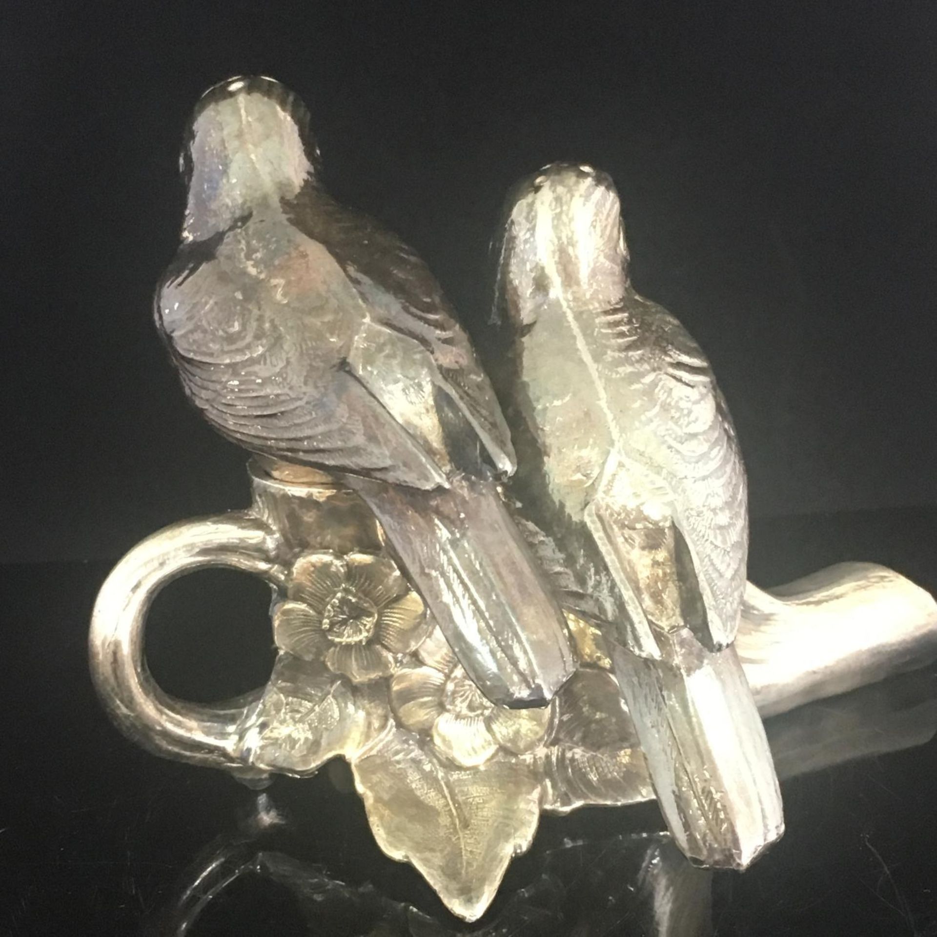 VINTAGE WEIDLICH BROS LOVE BIRDS SALT & PEPPER SHAKERS ON TREE STAND SILVER PLATED. Very - Image 2 of 5