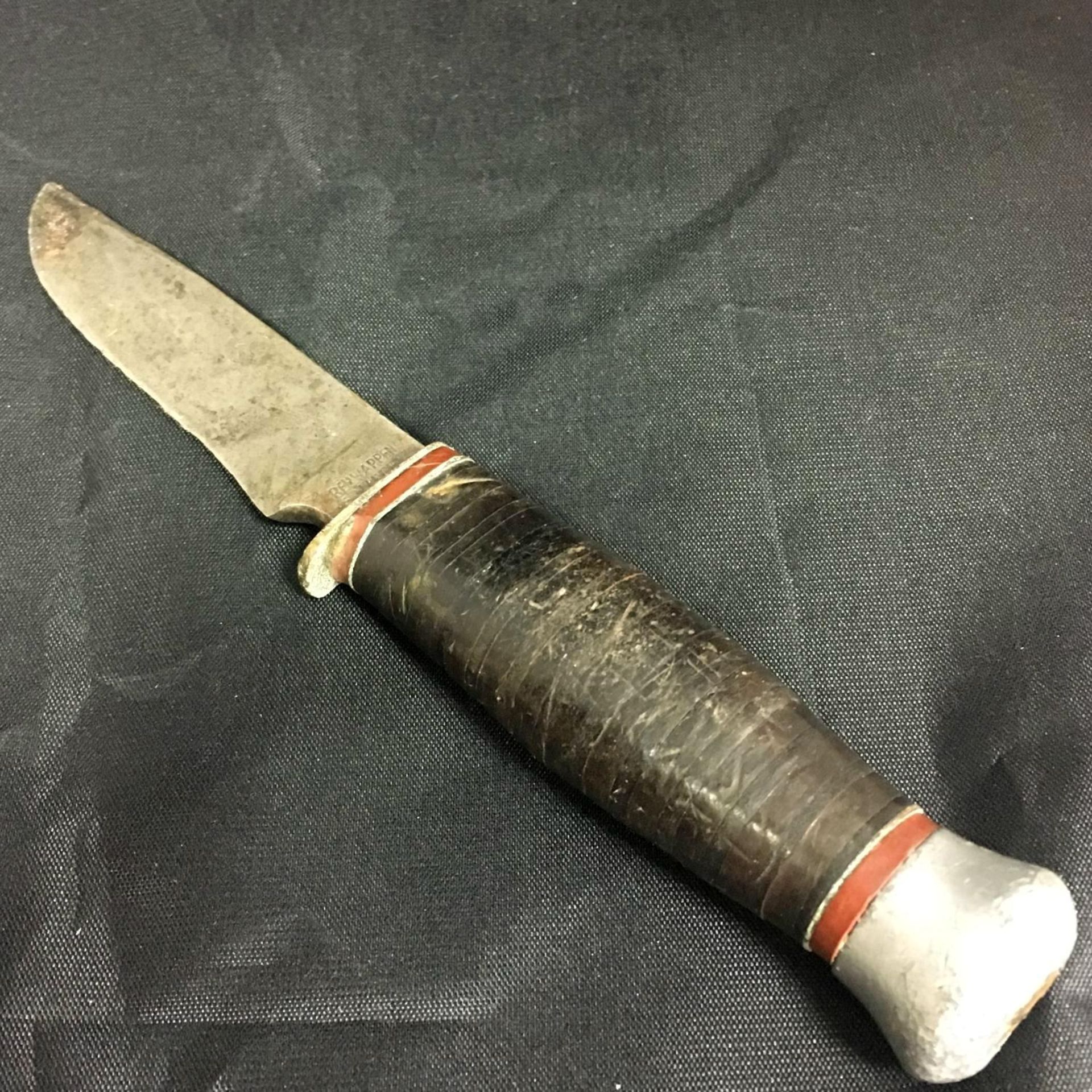 VINTAGE GERMAN HUNTING KNIFE. Made by Rehwappen - Solingen. Scarce and highly collectable item.
