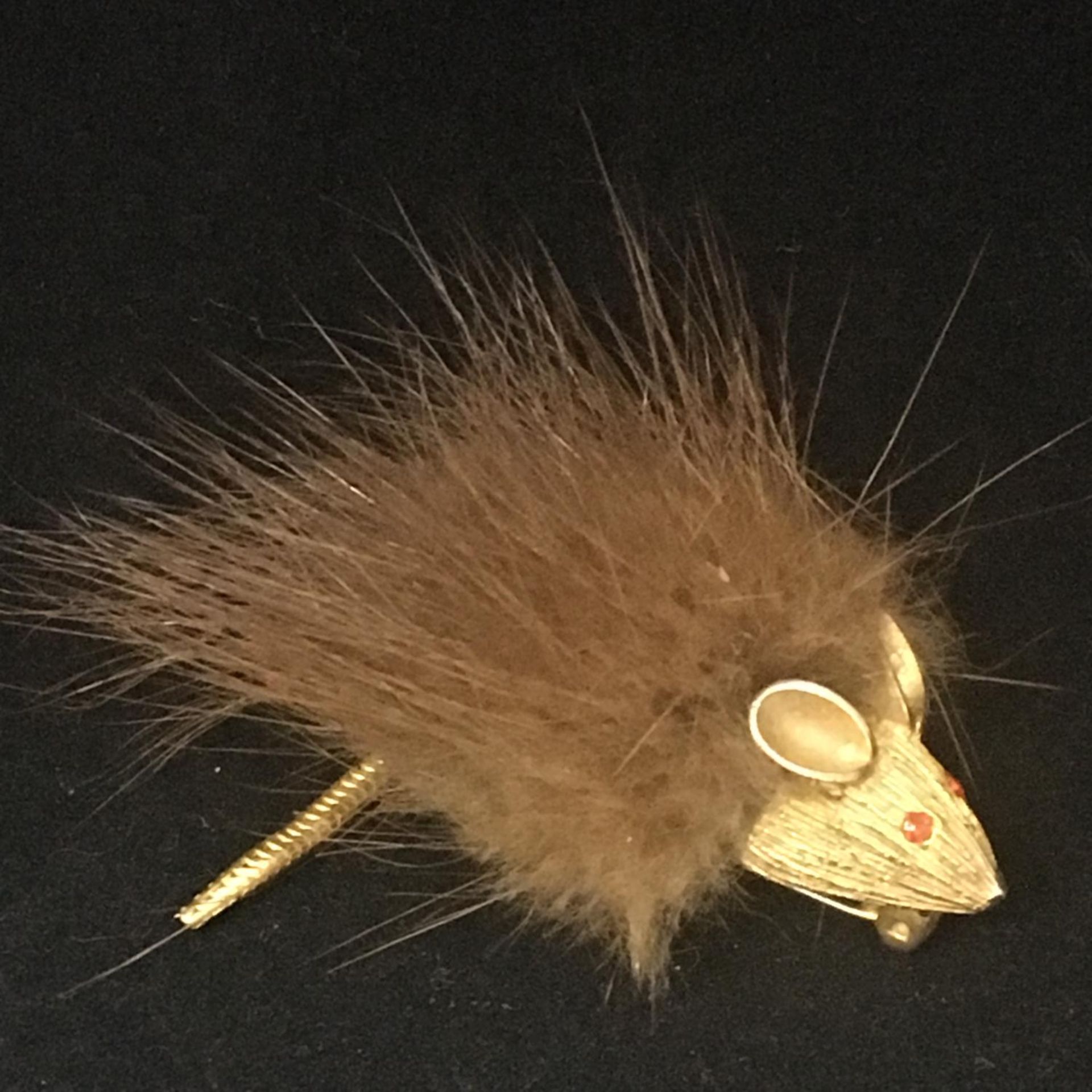 Mid 20th century unusual brooch in the form of a mouse. Having a mink fur body, articulated yellow
